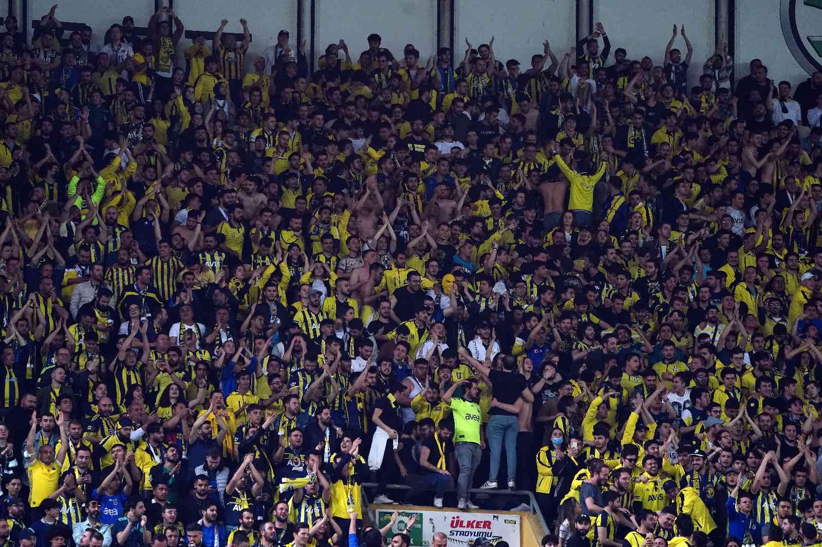 Spor Toto Süper Lig: Fenerbahçe: 1 - Galatasaray: 0 (Maç devam ediyor) Spor Toto Süper Lig’in 32. haftasında Fenerbahçe, sahasında Galatasaray ile karşı karşıya geliyor. Müsabakanın ilk 27 dakikası sarı-lacivertli ...