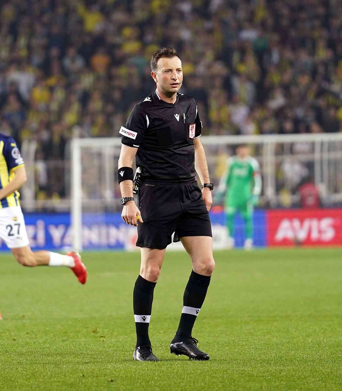 Spor Toto Süper Lig’in 33. haftasında Fenerbahçe sahasında Göztepe ile karşılaşıyor. Mücadelenin ilk yarısı sarı-lacivertlilerin 1-0’lık ...