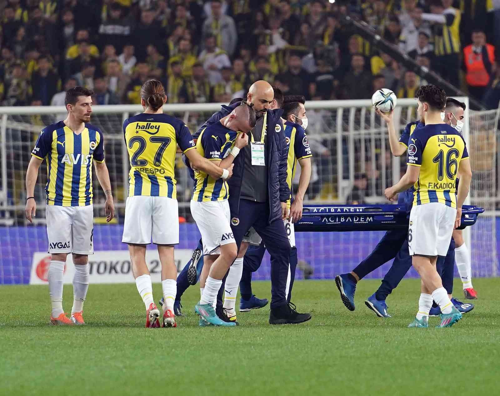 Spor Toto Süper Lig’in 33. haftasında Fenerbahçe sahasında Göztepe ile karşılaşıyor. Mücadelenin ilk yarısı sarı-lacivertlilerin 1-0’lık ...