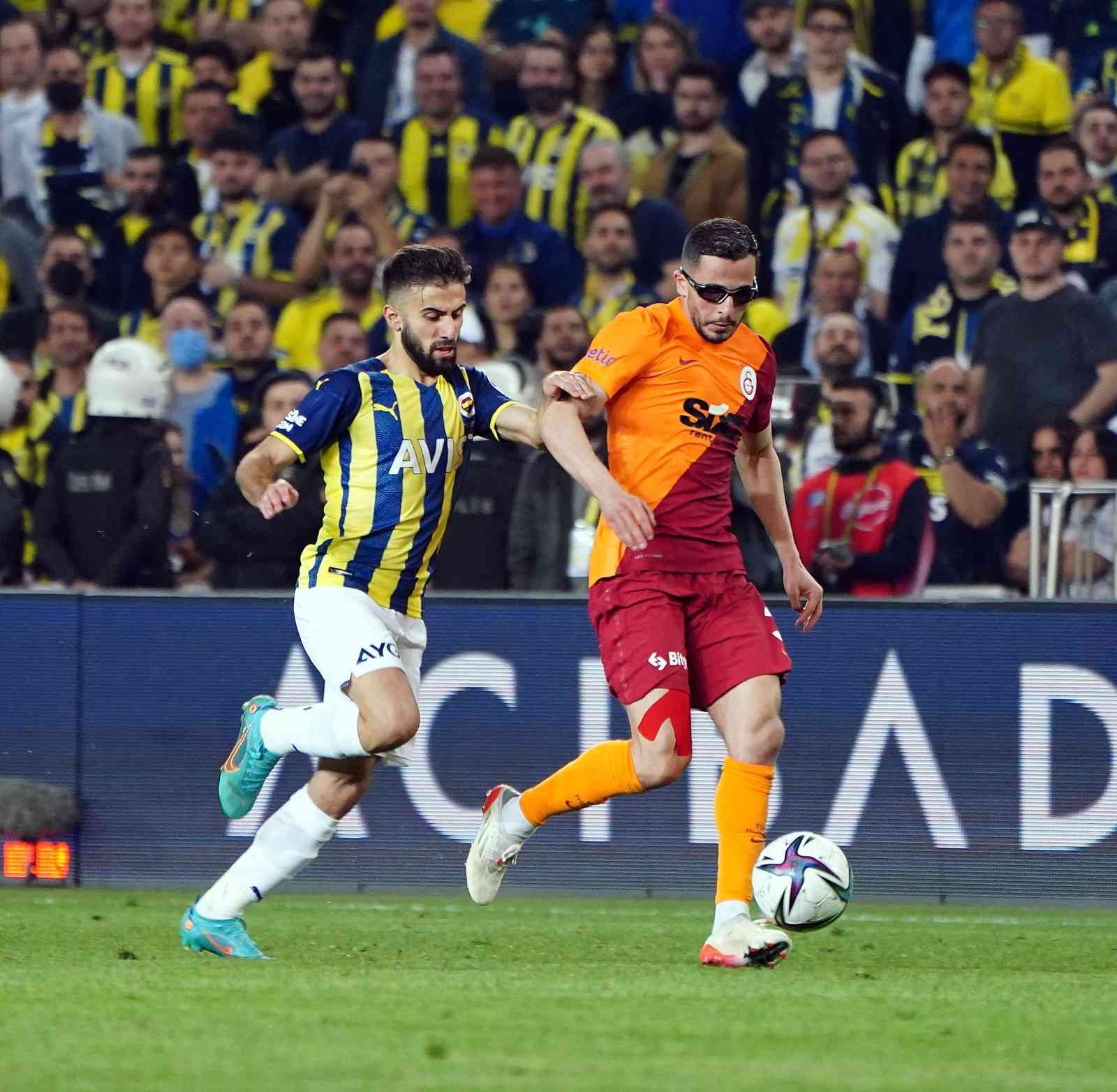 Spor Toto Süper Lig’in 32. haftasında Fenerbahçe, sahasında ezeli rakibi Galatasaray’ı konuk etti. Sarı-lacivertliler sahadan 2-0’lık galibiyetle ...