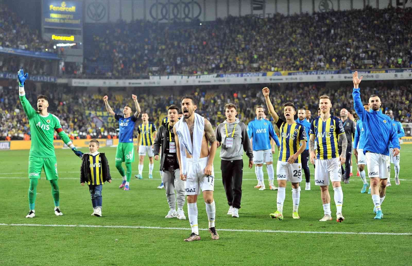 Spor Toto Süper Lig’in 32. haftasında Fenerbahçe, sahasında ezeli rakibi Galatasaray’ı konuk etti. Sarı-lacivertliler sahadan 2-0’lık galibiyetle ...