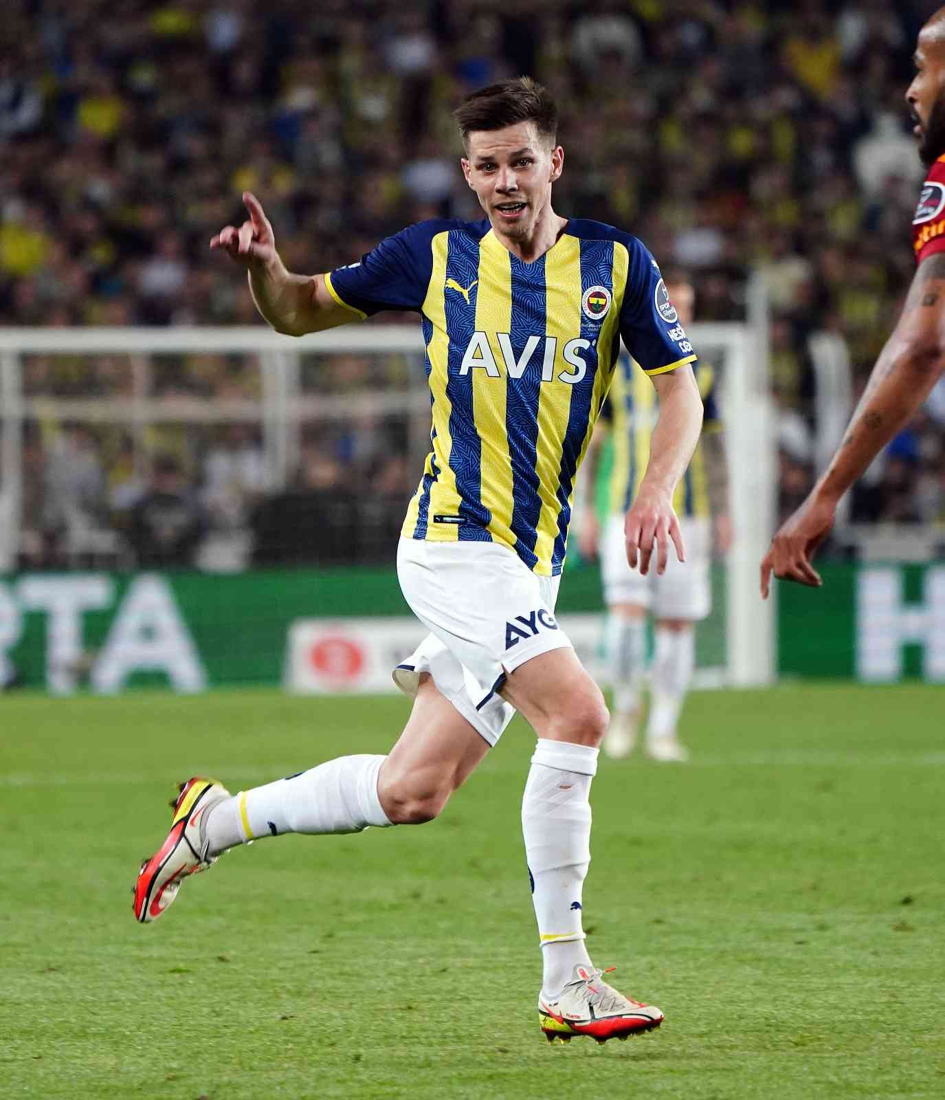 Spor Toto Süper Lig’in 32. haftasında Fenerbahçe, sahasında ezeli rakibi Galatasaray’ı konuk etti. Sarı-lacivertliler sahadan 2-0’lık galibiyetle ...