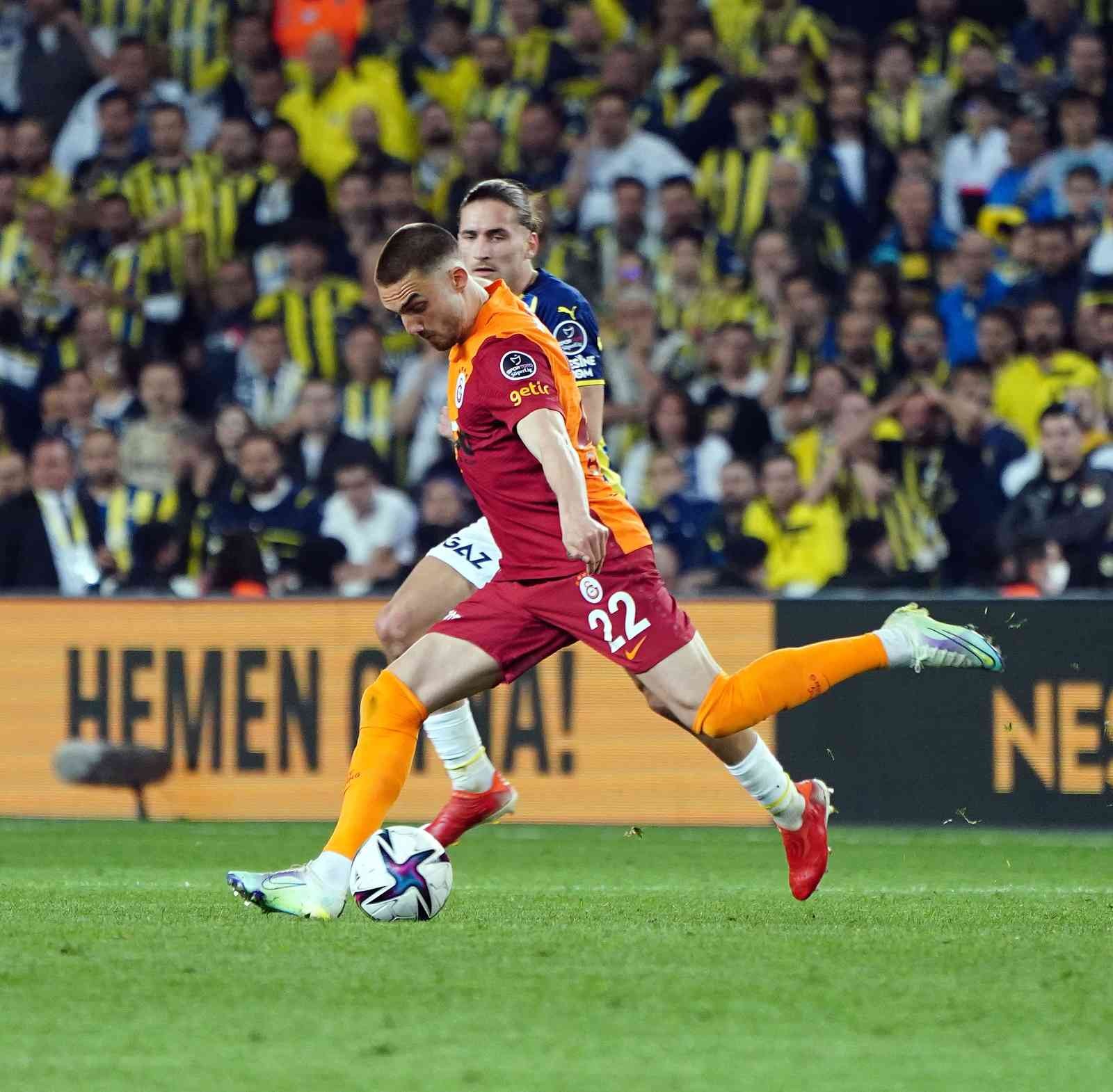 Spor Toto Süper Lig’in 32. haftasında Fenerbahçe, sahasında ezeli rakibi Galatasaray’ı konuk etti. Sarı-lacivertliler sahadan 2-0’lık galibiyetle ...