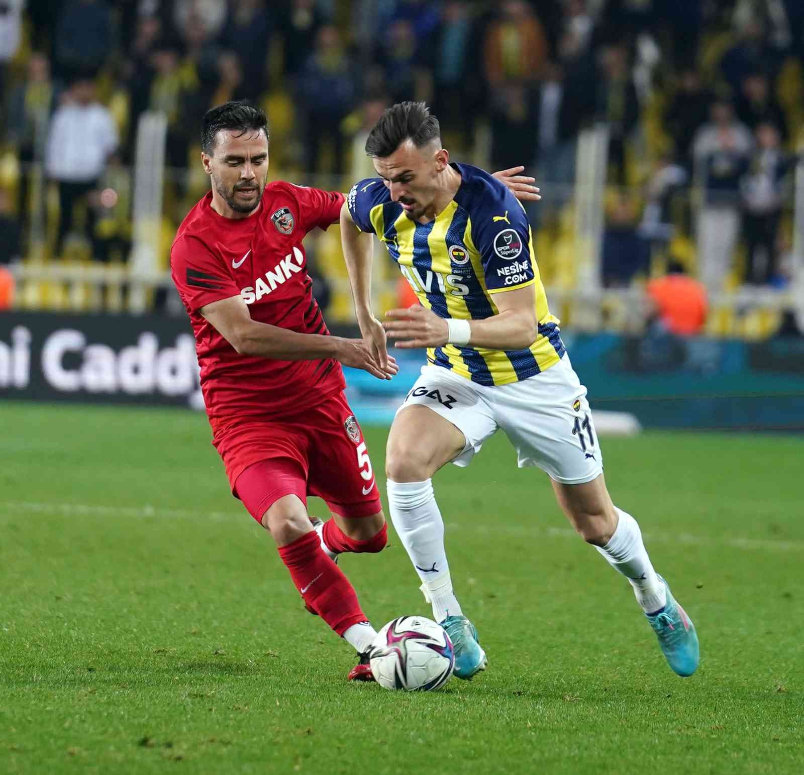 Spor Toto Süper Lig’in 35. haftasında Fenerbahçe, sahasında karşılaştığı Gaziantep FK’yı 3-2 mağlup etti. Maçtan dakikalar (İkinci yarı) 53 ...