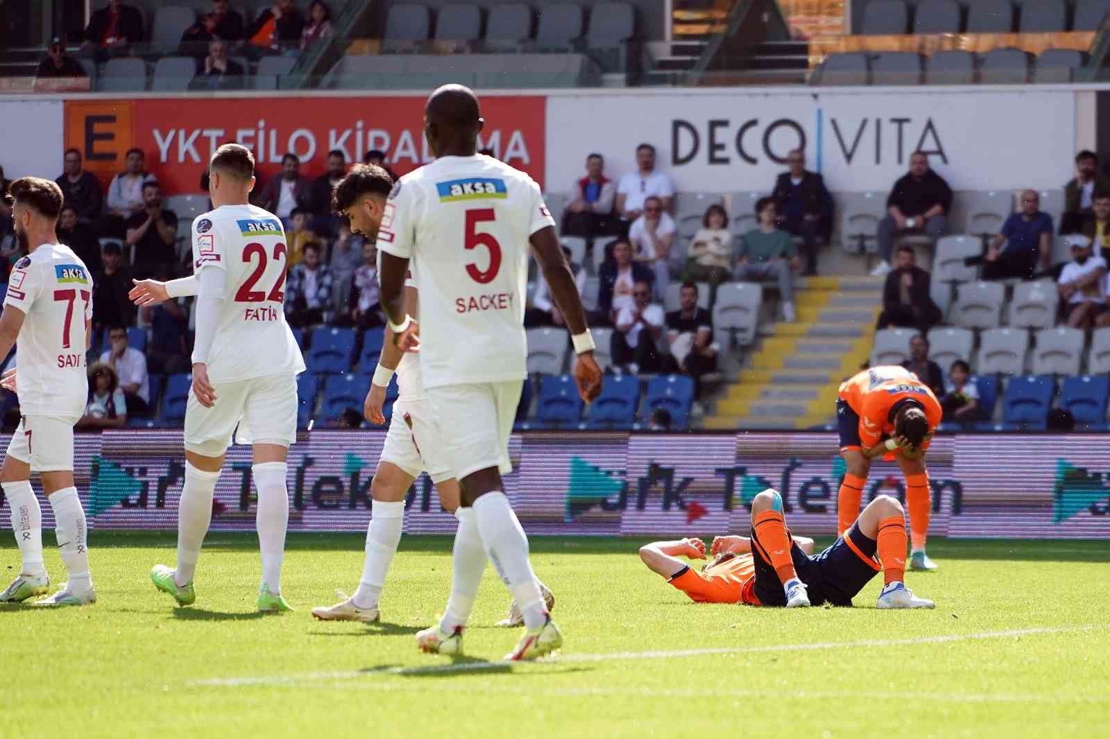 Spor Toto Süper Lig’in 34. haftasında Medipol Başakşehir, A.Hatayspor’u ağlıyor. Karşılaşmanın ilk yarısı golsüz eşitlikle tamamlandı. Maçtan ...