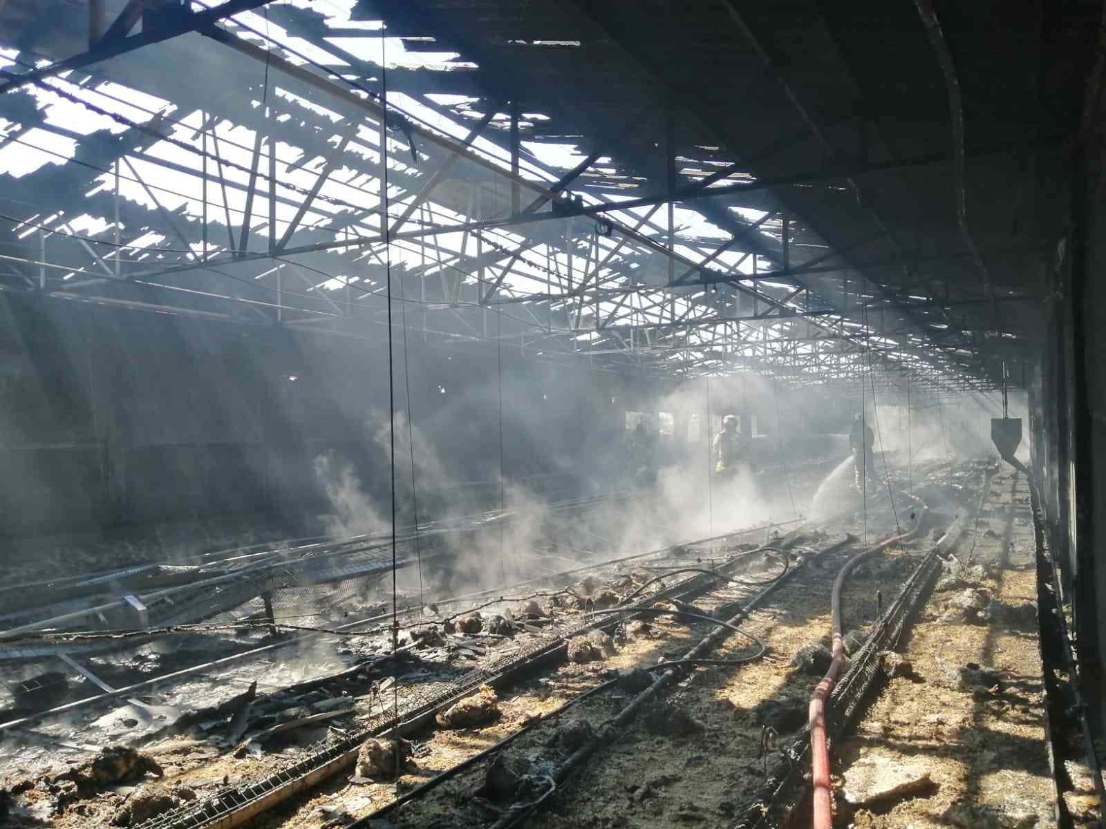 Tavuk çiftliğinde yangın Bursa’nın Karacabey ilçesinde tavuk çiftliğinde çıkan yangında 4 bin civarında tavuk telef oldu. Edinilen bilgiye göre; Karacabey-Balıkesir ...