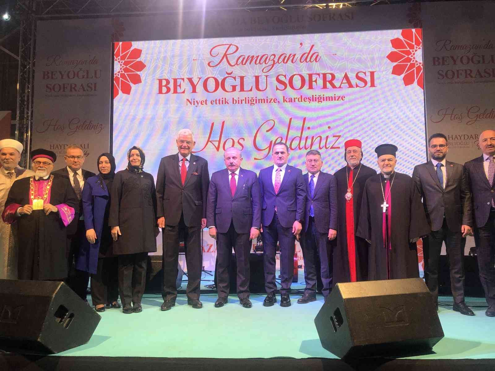 Türkiye Büyük Millet Meclisi (TBMM) Başkanı Mustafa Şentop, Beyoğlu Belediyesi’nin geleneksel iftar programında yaptığı konuşmada, "Ramazan özel ...