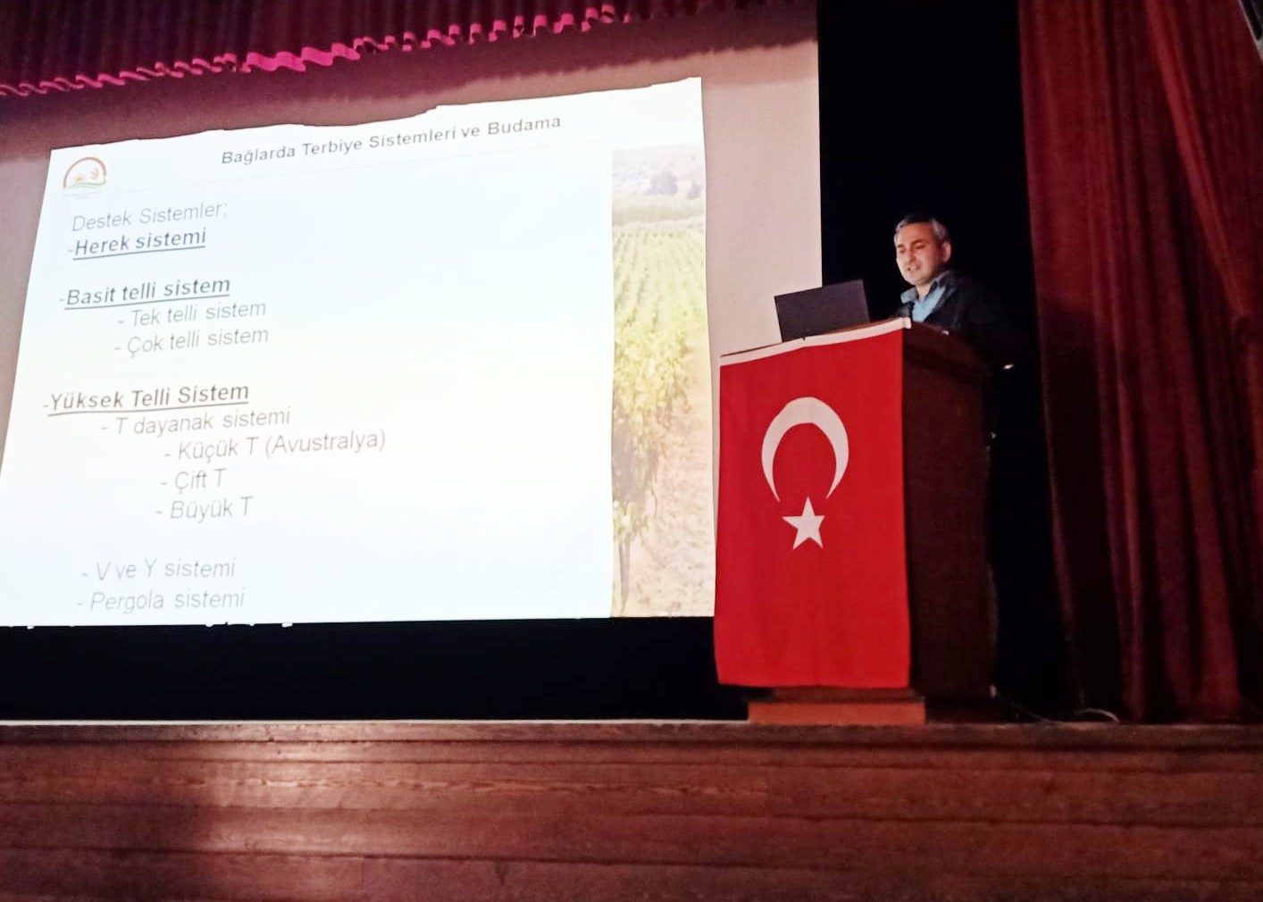 Tekirdağ Bağcılık Araştırma Enstitüsü, Çanakkaleli bağcıları bilgilendirdi Tekirdağ Bağcılık Araştırma Enstitüsü, Çanakkale’de düzenlenen toplantıda üzüm yetiştiricilerini bilgilendirdi. Çanakkale’nin Bozcaada ilçesinde ...