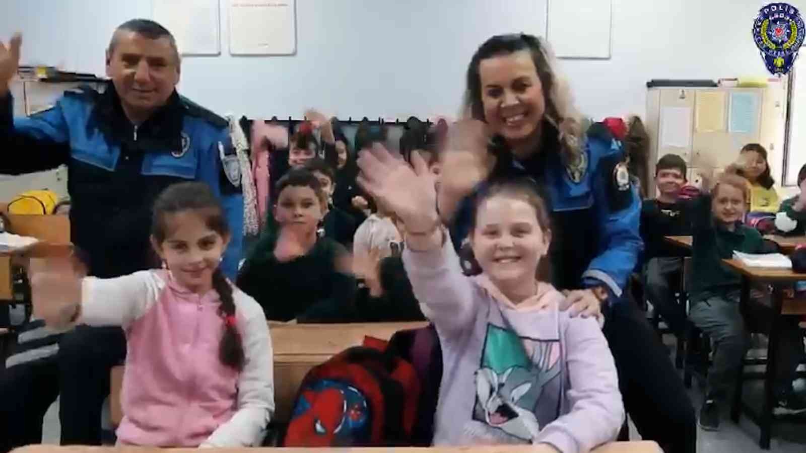 Tekirdağ Emniyeti’nden videolu 177. yıl kutlaması Tekirdağ İl Emniyet Müdürlüğü, Polis Teşkilatının 177’nci yıldönümünü yayınladığı video ile kutladı. Görüntülerde emniyet birimi personellerinin ...