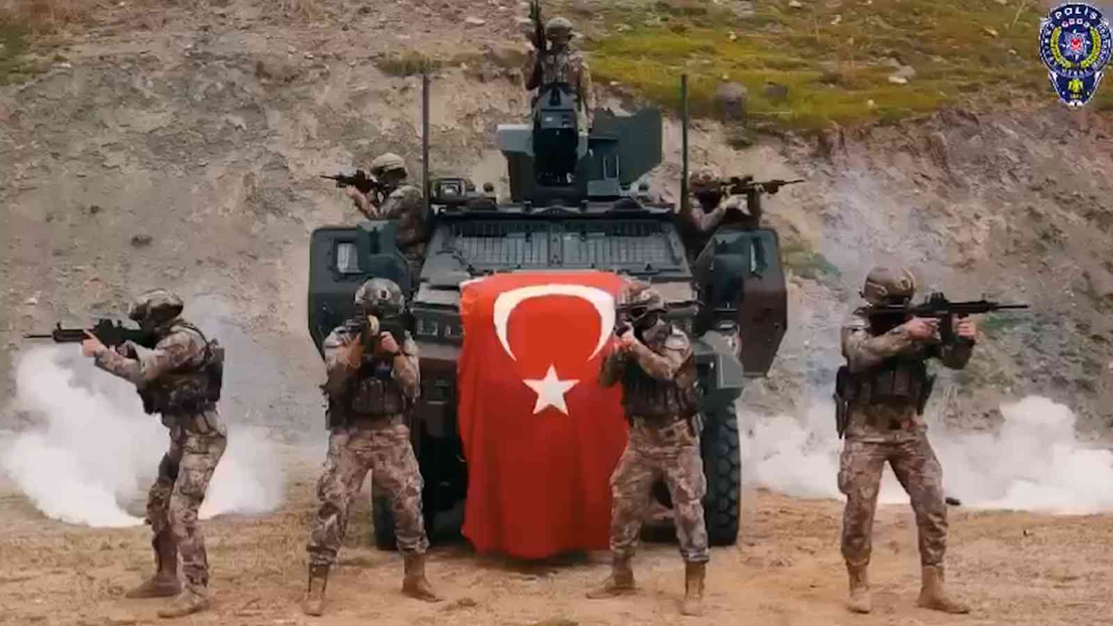 Tekirdağ Emniyeti’nden videolu 177. yıl kutlaması Tekirdağ İl Emniyet Müdürlüğü, Polis Teşkilatının 177’nci yıldönümünü yayınladığı video ile kutladı. Görüntülerde emniyet birimi personellerinin ...