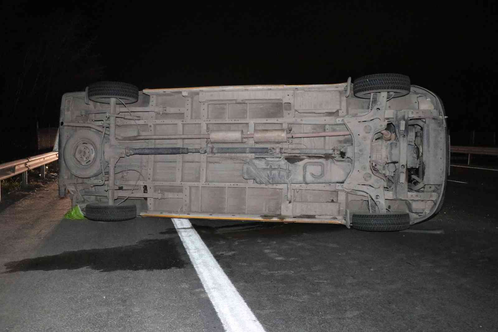 TEM’de feci kaza, otomobille çarpışan minibüs metrelerce sürüklendi: 7 yaralı TEM Otoyolu Sakarya geçişinde minibüs ile otomobilin çarpışması neticesinde meydana gelen trafik kazasında 7 kişi yaralandı. Kazada yaklaşık 50 ...