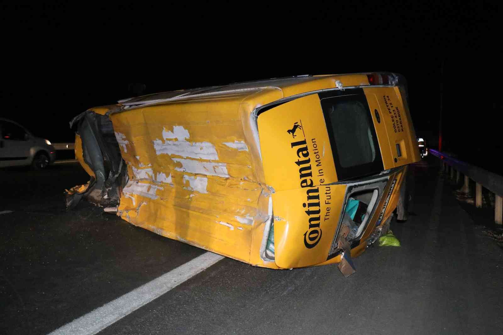 TEM’de feci kaza, otomobille çarpışan minibüs metrelerce sürüklendi: 7 yaralı TEM Otoyolu Sakarya geçişinde minibüs ile otomobilin çarpışması neticesinde meydana gelen trafik kazasında 7 kişi yaralandı. Kazada yaklaşık 50 ...