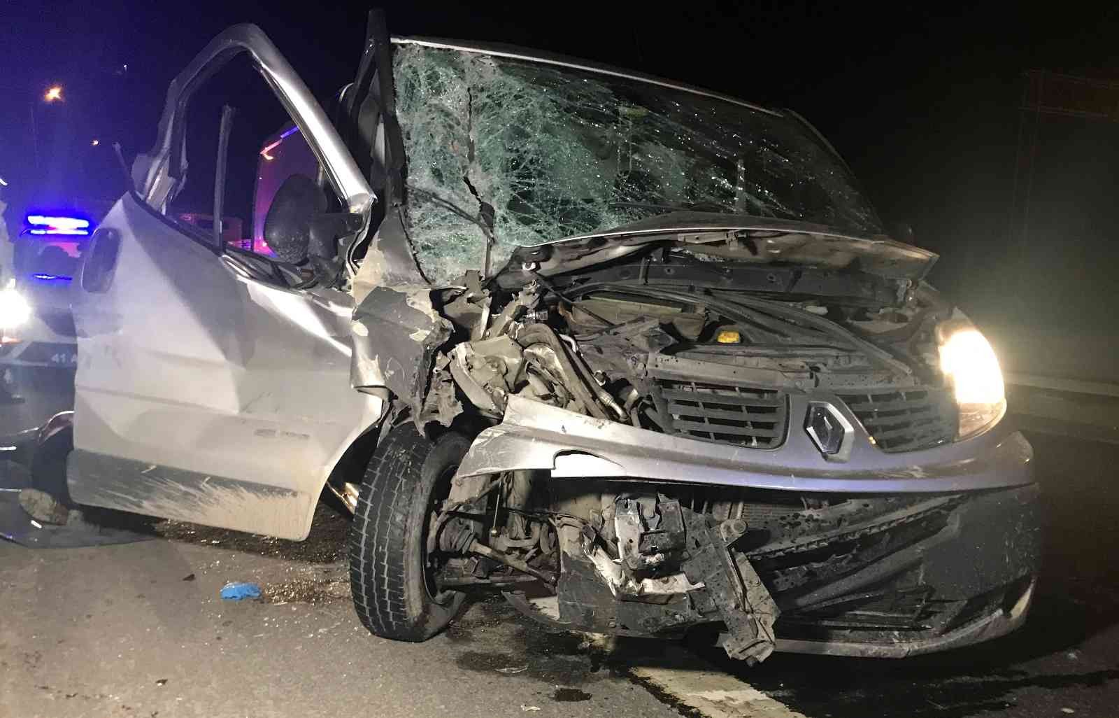 TEM’de kaza: 1 ölü 1 yaralı Kocaeli’de TEM Otoyolunda meydana gelen kazada, aracın içine sıkışan kişi hayatını kaybetti. Kaza, İzmit ilçesi TEM Otoyolu Daniş Koper Viyadüğü ...