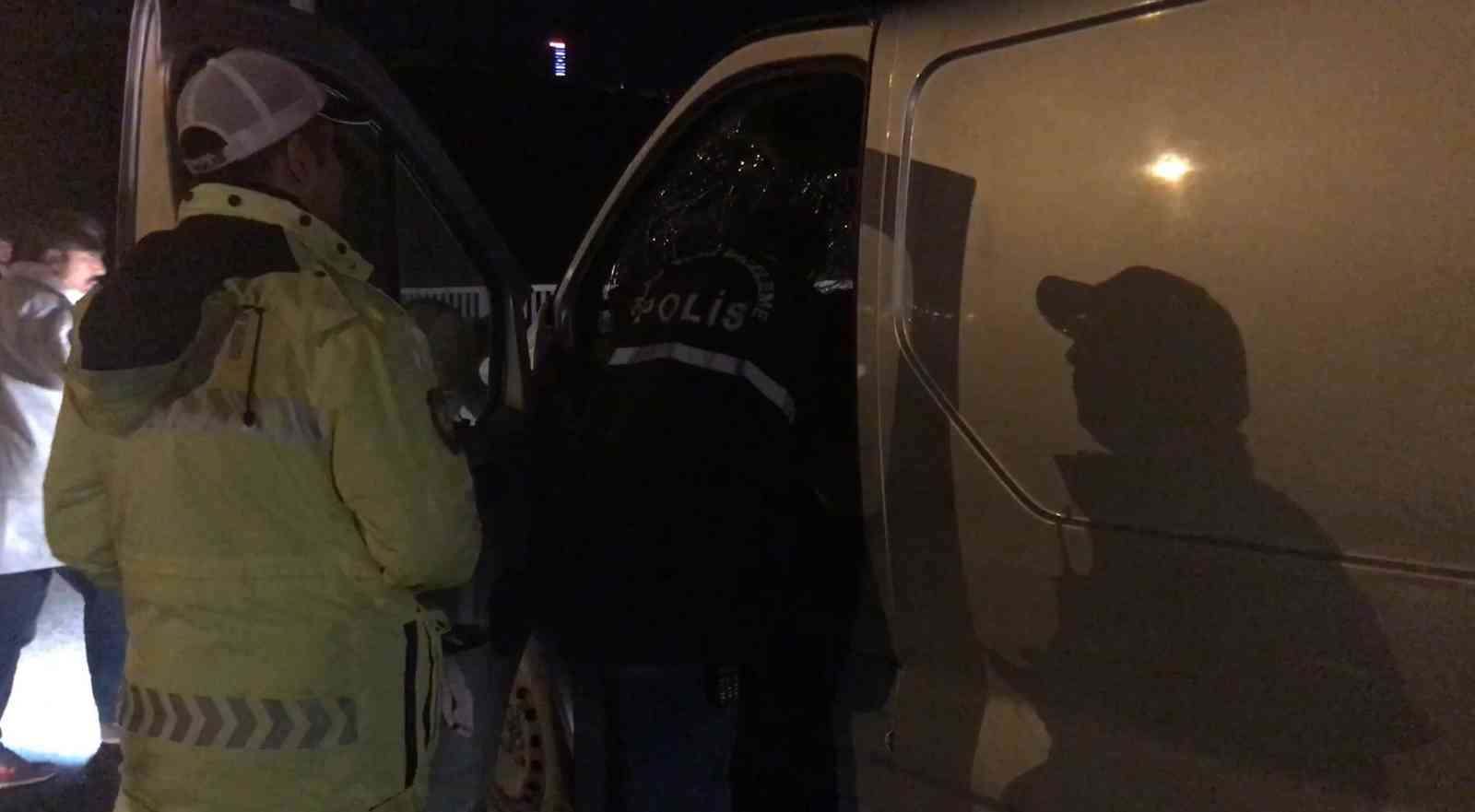 TEM’de kaza: 1 ölü 1 yaralı Kocaeli’de TEM Otoyolunda meydana gelen kazada, aracın içine sıkışan kişi hayatını kaybetti. Kaza, İzmit ilçesi TEM Otoyolu Daniş Koper Viyadüğü ...