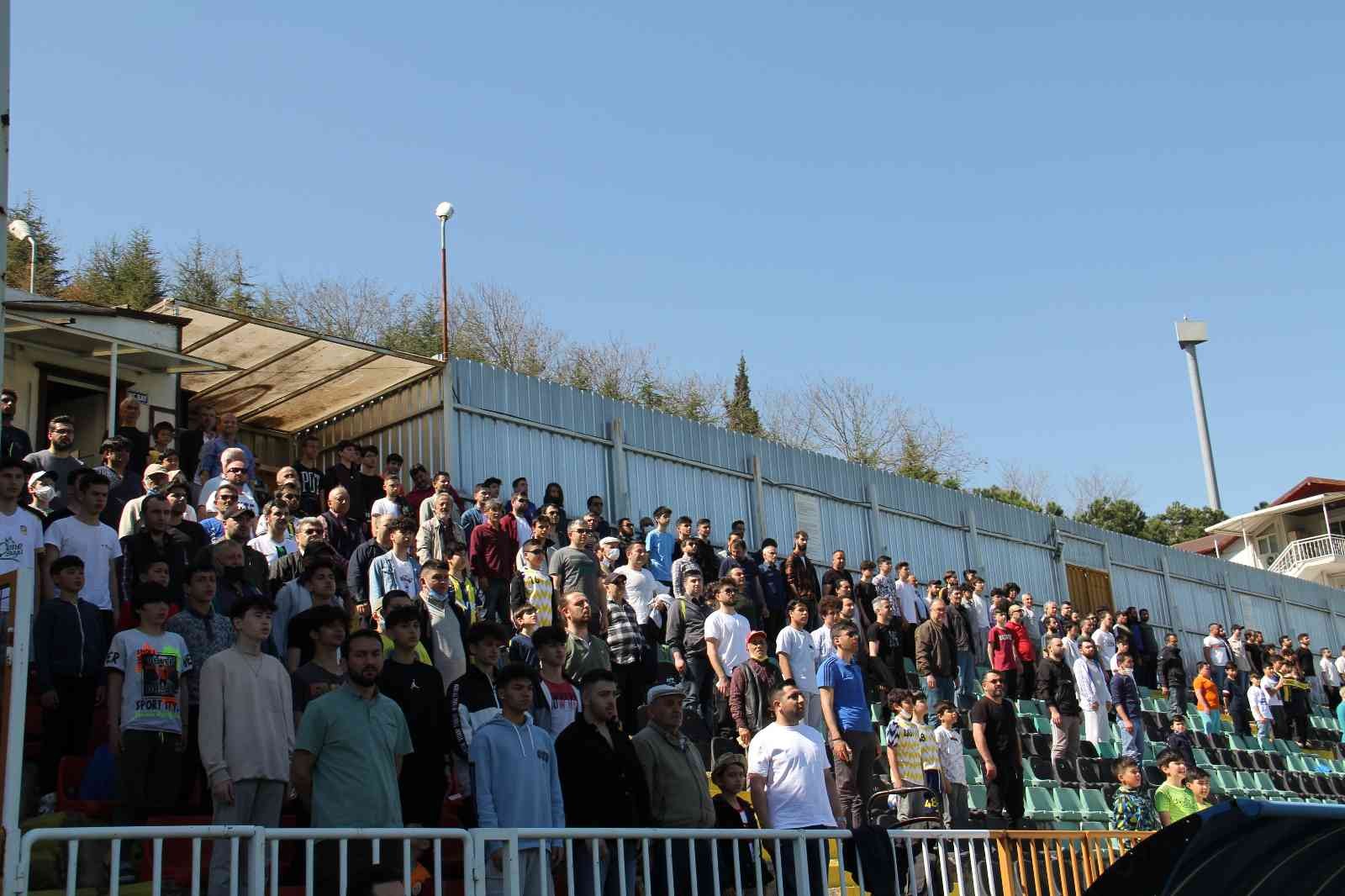 TFF 3. Lig: Belediye Derincespor: 1 - Çankaya FK: 0 TFF 3. Lig 3. Grup’ta play-off mücadelesi veren Belediye Derincespor 30. hafta karşılaşmasında Çankaya Futbol Kulübü’nü 1-0 mağlup etti. Stat ...