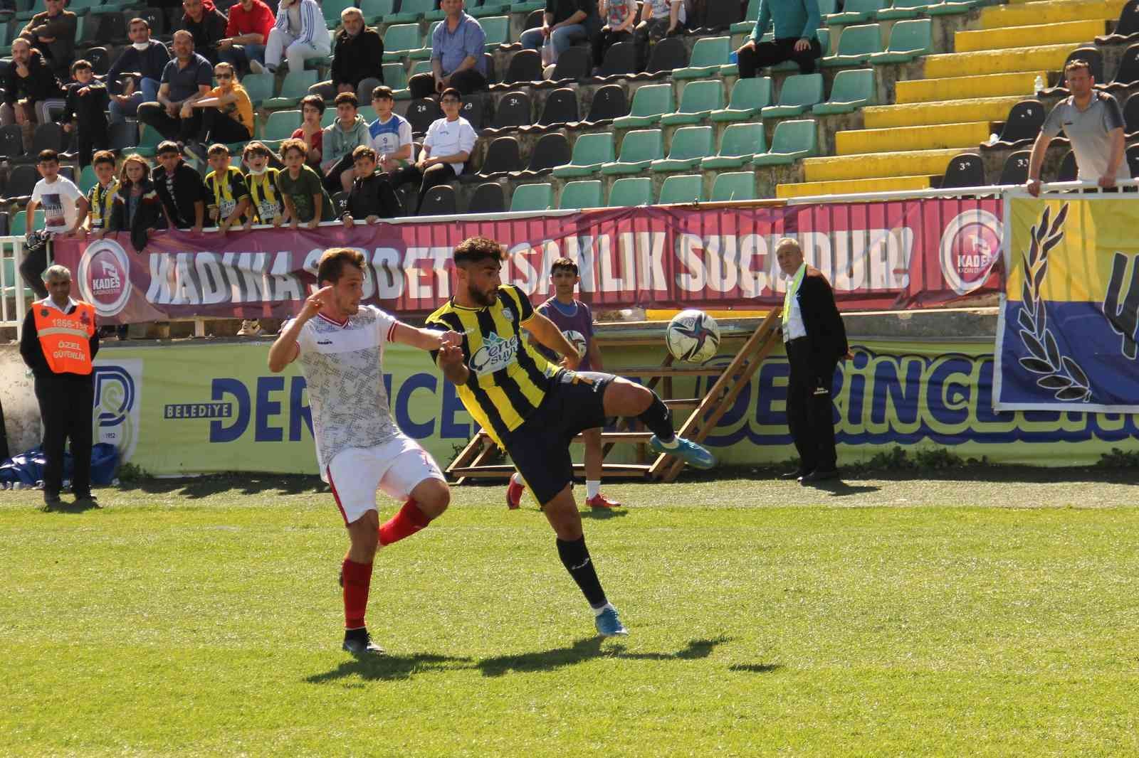 TFF 3. Lig: Belediye Derincespor: 1 - Çankaya FK: 0 TFF 3. Lig 3. Grup’ta play-off mücadelesi veren Belediye Derincespor 30. hafta karşılaşmasında Çankaya Futbol Kulübü’nü 1-0 mağlup etti. Stat ...