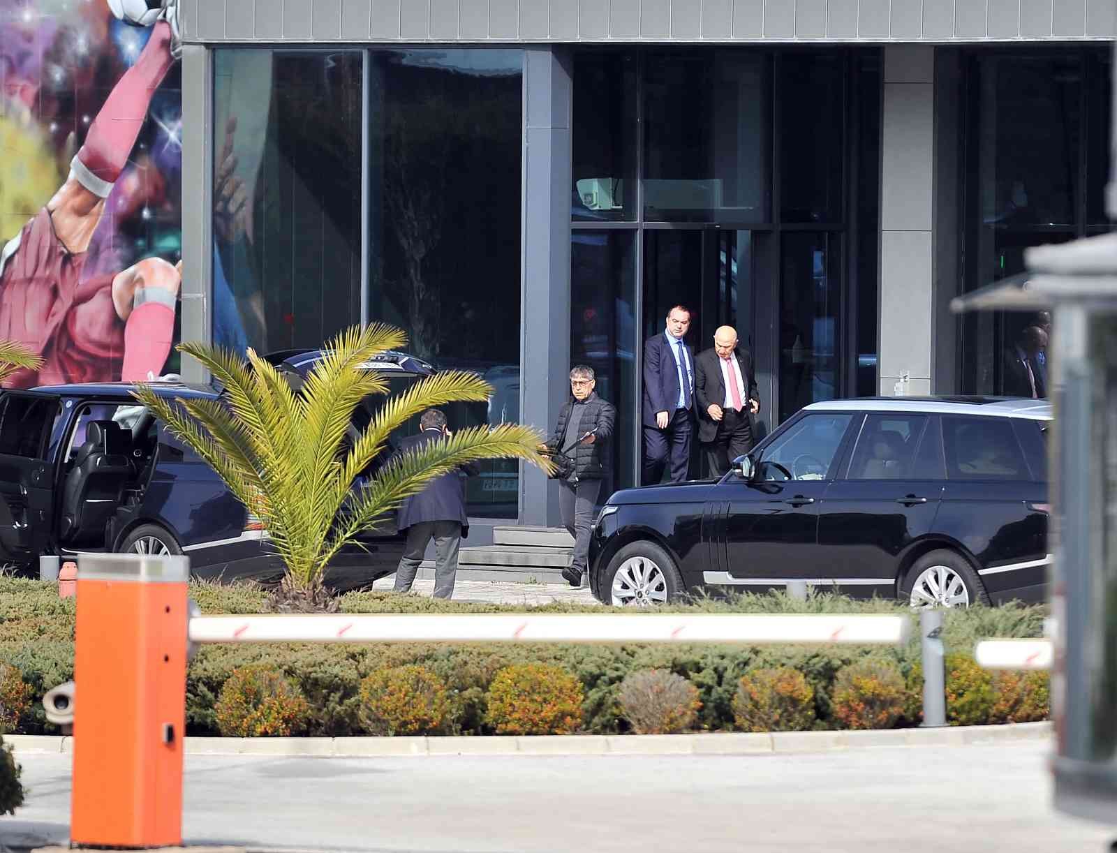 TFF Başkanı Nihat Özdemir istifa etti Türkiye Futbol Federasyonu Başkanı Nihat Özdemir, görevinden istifa etti. TFF’nin resmi internet sitesinden yapılan açıklamada şu ifadelere yer ...