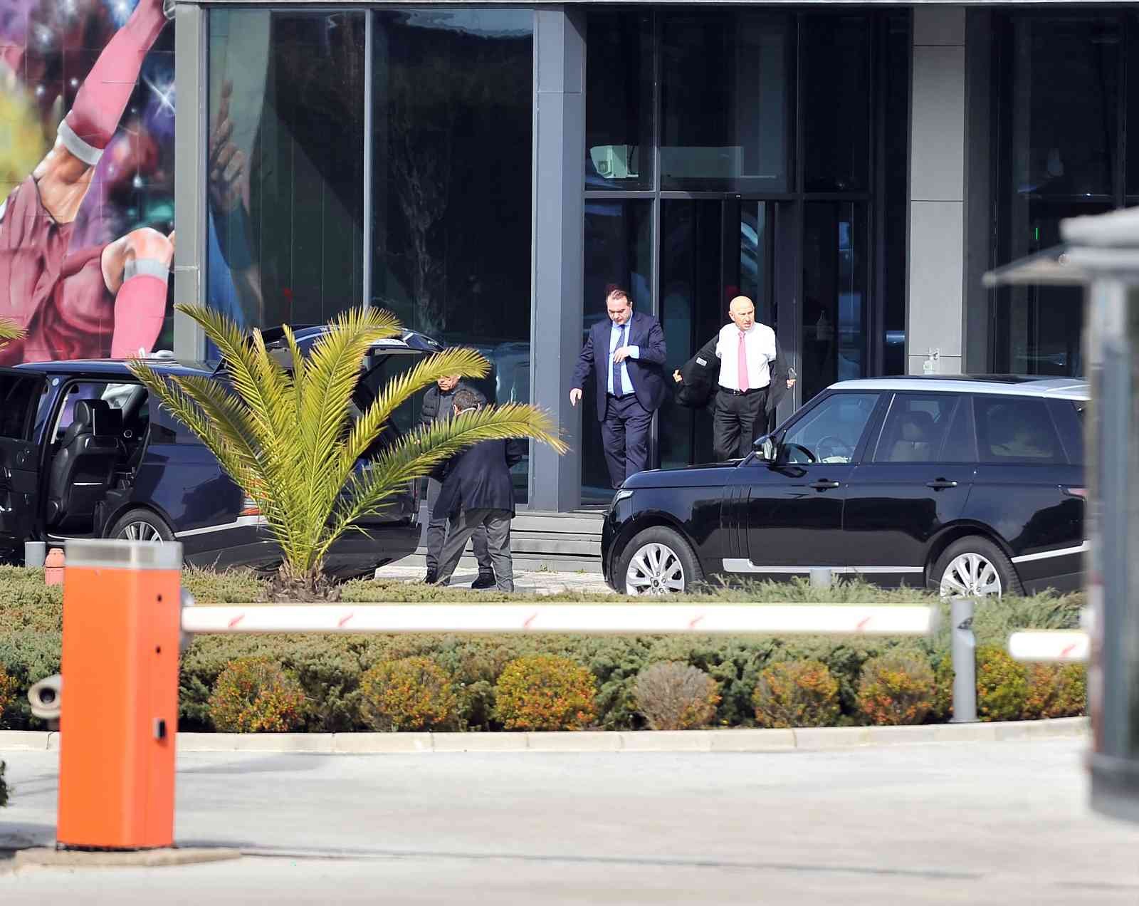 TFF Başkanı Nihat Özdemir istifa etti Türkiye Futbol Federasyonu Başkanı Nihat Özdemir, görevinden istifa etti. TFF’nin resmi internet sitesinden yapılan açıklamada şu ifadelere yer ...