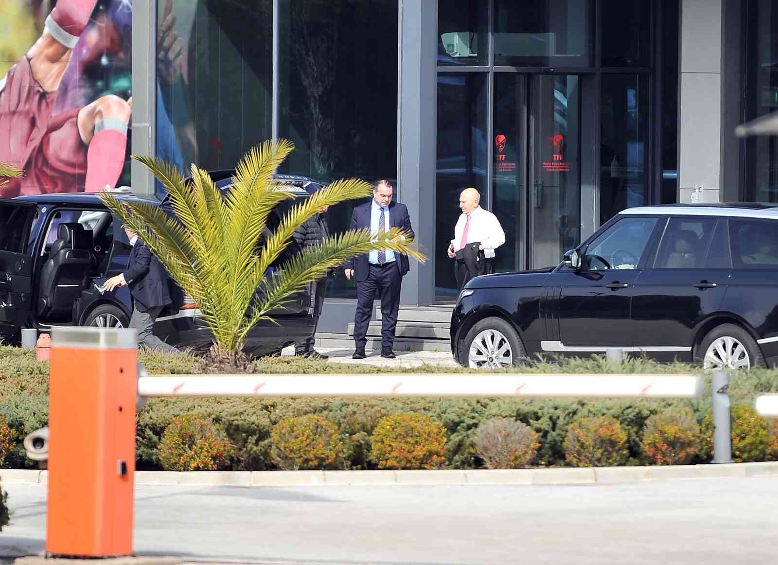 TFF Başkanı Nihat Özdemir istifa etti Türkiye Futbol Federasyonu Başkanı Nihat Özdemir, görevinden istifa etti. TFF’nin resmi internet sitesinden yapılan açıklamada şu ifadelere yer ...