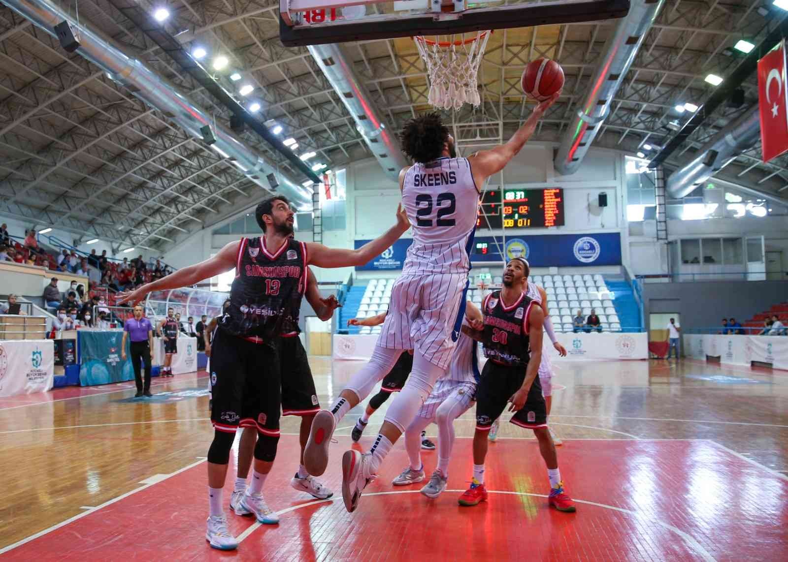 Türkiye Basketbol Ligi: Kocaeli BŞB Kağıtspor: 70 - Samsunspor: 76 Türkiye Basketbol Ligi 26. hafta karşılaşmasında Samsunspor’u ağırlayan Kocaeli Büyükşehir Belediyesi Kağıtspor karşılaşmadan 70-76 mağlup ...