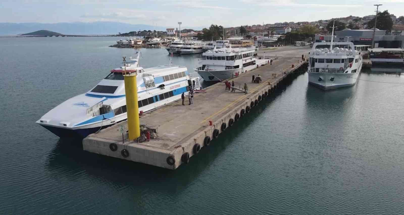 Türkiye’nin en batısından dünyaya açılan sınır kapısı olmasıyla bilinen Ayvalık Deniz Hudut Kapısı, 25 ay sonra yeniden açıldı. Pandemi nedeniyle ...