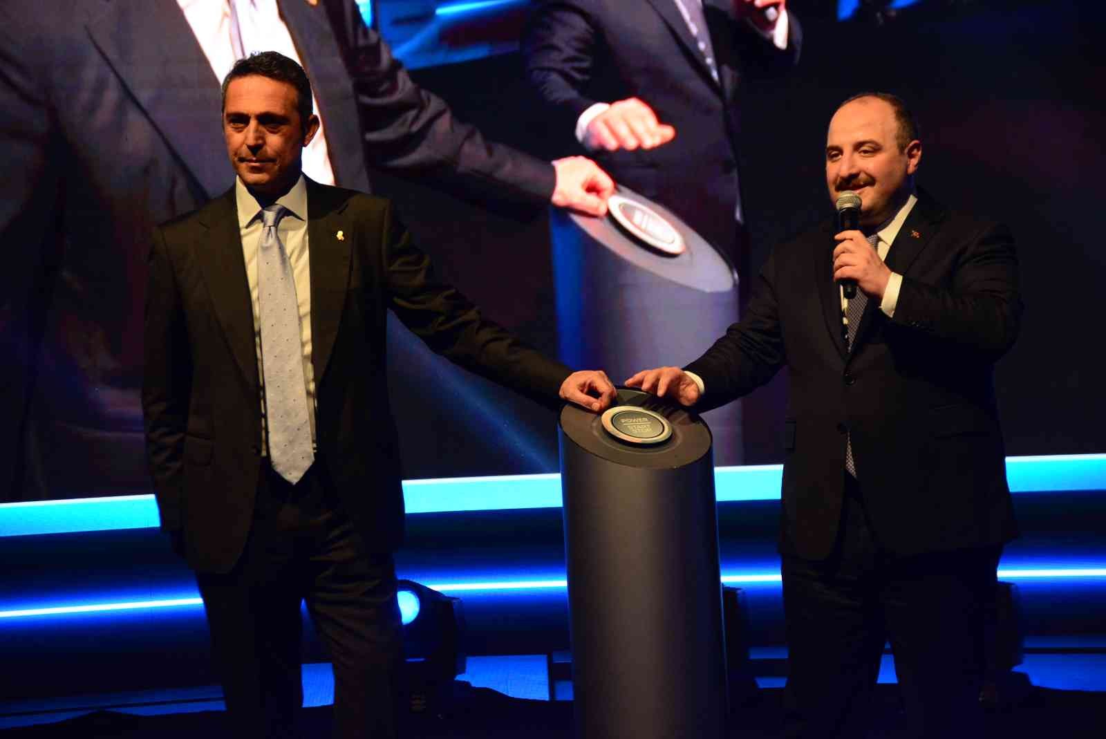 Türkiye’nin ilk elektrikli ticari aracı E-Transit Kocaeli’de hattan indirildi. Programa katılan Sanayi ve Teknoloji Bakanı Mustafa Varank ...