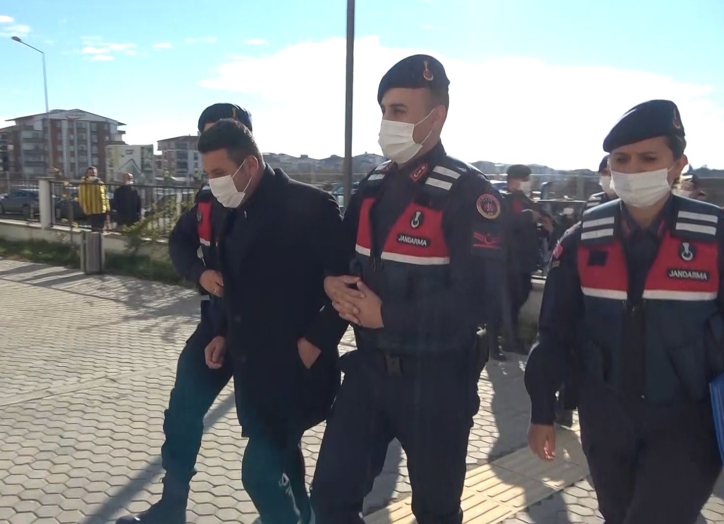 Tutuklanan CHP’li belediye başkanı Ender Sevinç’e 12 yıl hapis istendi Kırklareli’nde rüşvet iddiasıyla aralarından Kıyıköy Belediye Başkanı Ender Sevinç’in de bulunduğu 3’ü tutuklu 12 sanık hakkında 4 yıldan 12 yıla ...