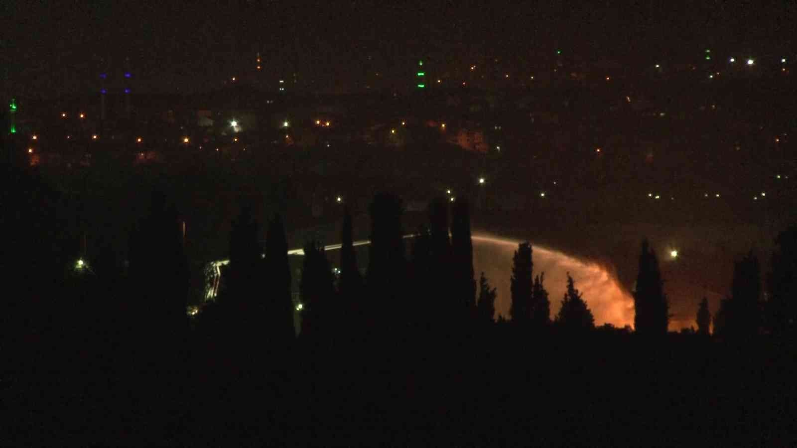 Yangın, Tuzla Piyade Okulu yerleşkesinde bulunan 41’inci Bakım Onarım Müdürlüğü Ar-Ge bölümünde yer alan mühimmat deposunda meydana geldi ...