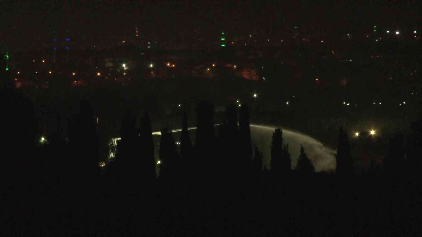 Yangın, Tuzla Piyade Okulu yerleşkesinde bulunan 41’inci Bakım Onarım Müdürlüğü Ar-Ge bölümünde yer alan mühimmat deposunda meydana geldi ...