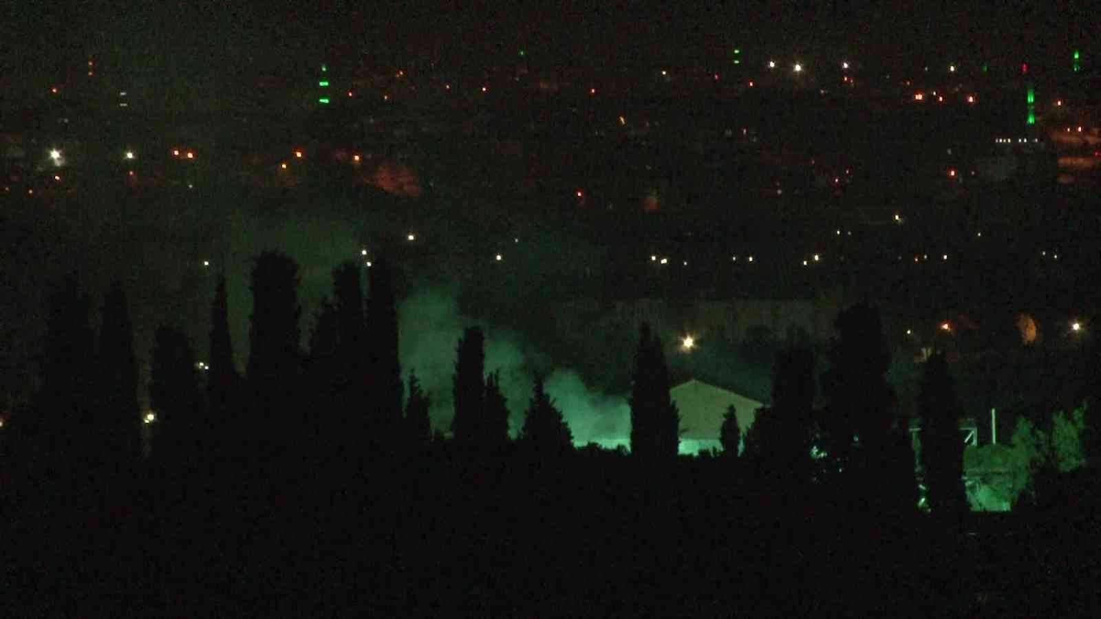 Yangın, Tuzla Piyade Okulu yerleşkesinde bulunan 41’inci Bakım Onarım Müdürlüğü Ar-Ge bölümünde yer alan mühimmat deposunda meydana geldi ...