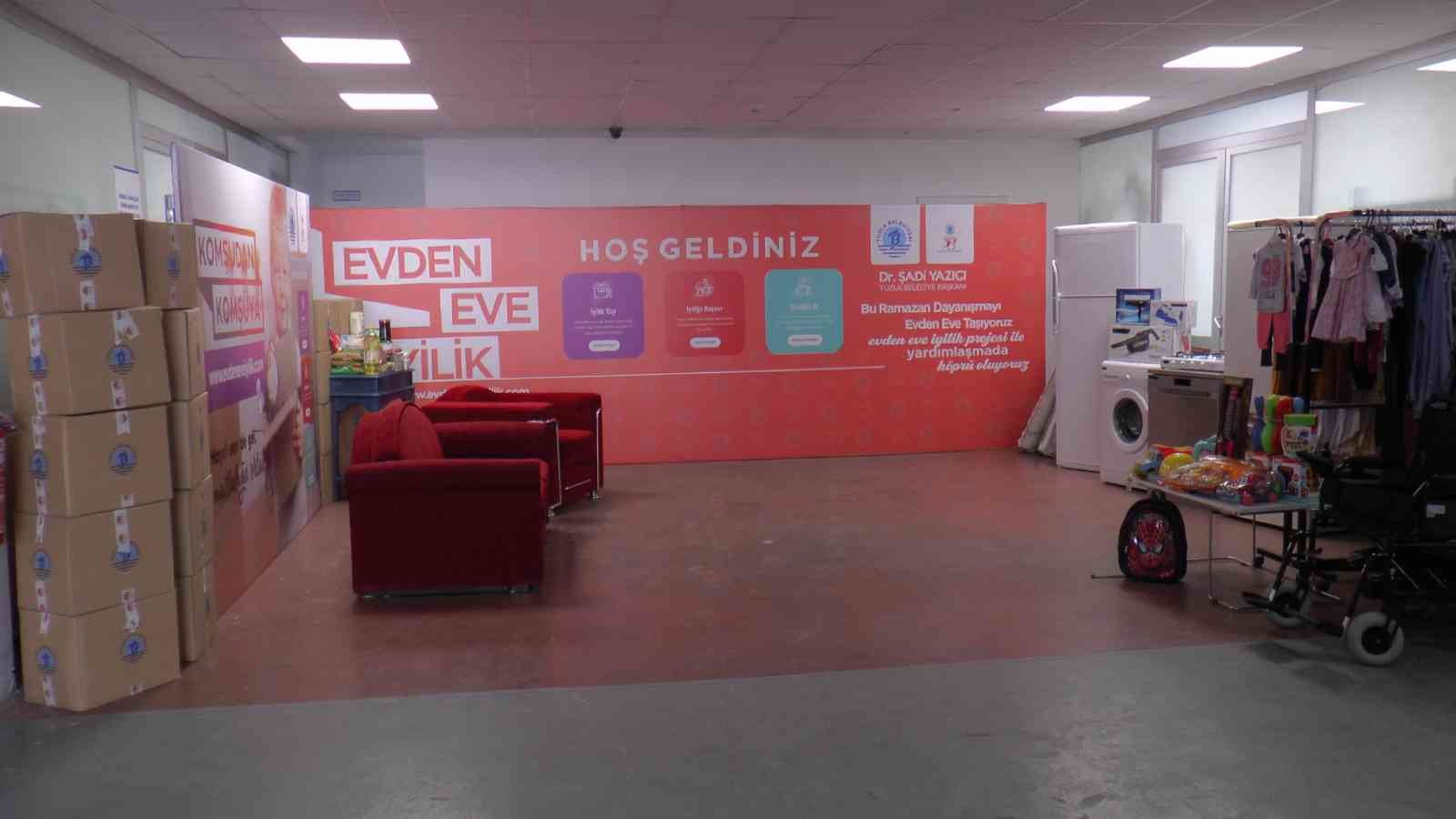 Tuzla’da evden eve iyilik, komşudan komşuya dayanışma hareketi başladı Tuzla Belediyesi’nin Gönül Elleri Çarşısı, Ramazan Ayı’nda komşuları için harekete geçiyor. Evden Eve İyilik, komşudan komşuya dayanışma ...