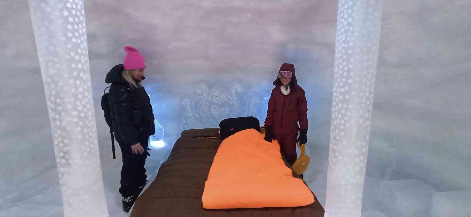 Uludağ’da kar keyfi yaşamak için iglo ve kütük evler misafirlerini bekliyor Kış turizminin önemli merkezlerinden Uludağ’da lüks oteller sezonu kapatsa da kütük ve iglo evleri yerli ve yabancı turistlere farklı tecrübe ...