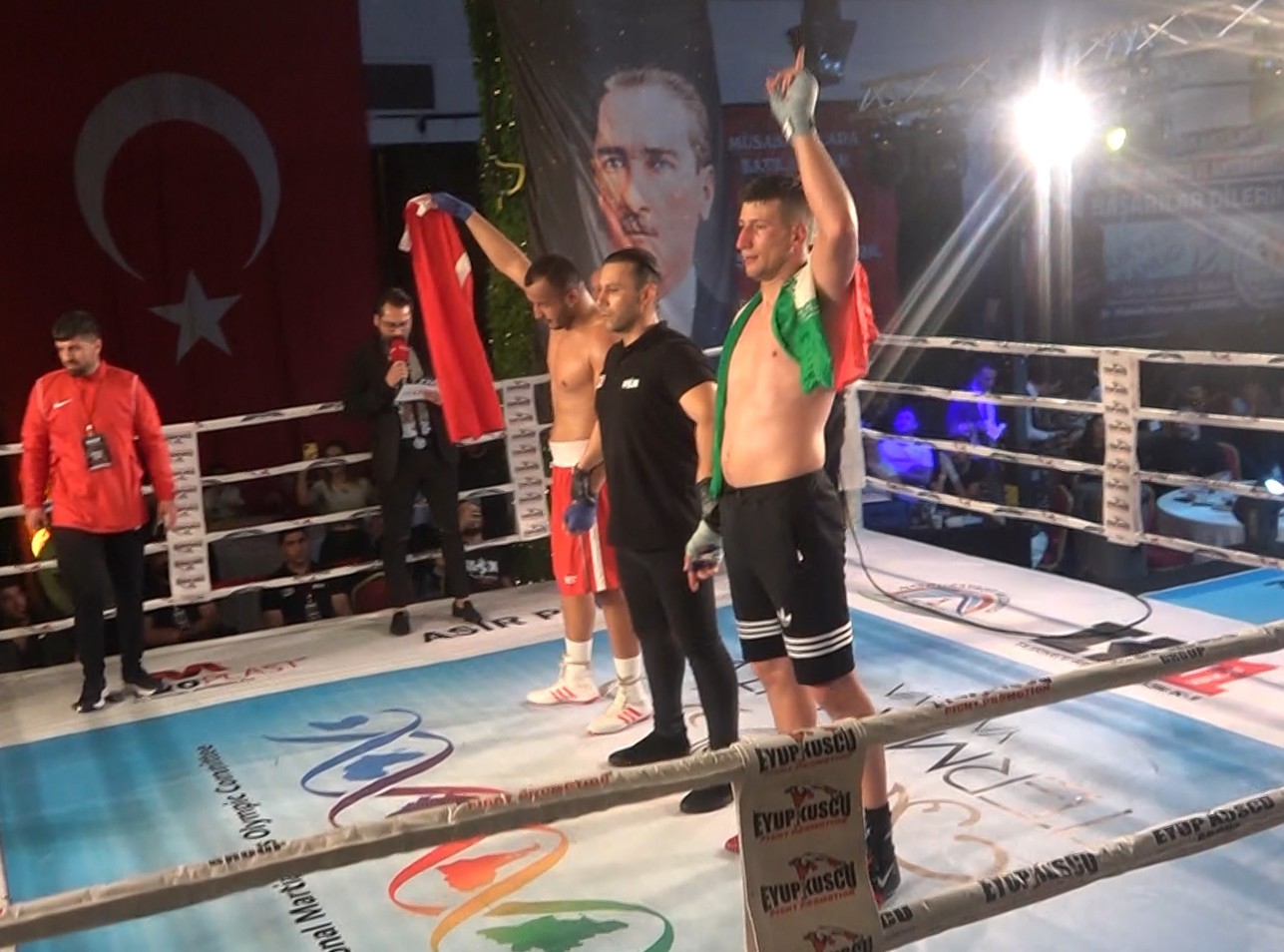 Uluslararası Dövüş Sanatları Olimpiyatları seçmelerinin boks şampiyonu Topaloğlu oldu Terma City’in ev sahipliğinde gerçekleşen Uluslararası Dövüş Sanatları Olimpiyatlar seçmeleri boks branşında 92 kilonun şampiyonu Abuzer ...