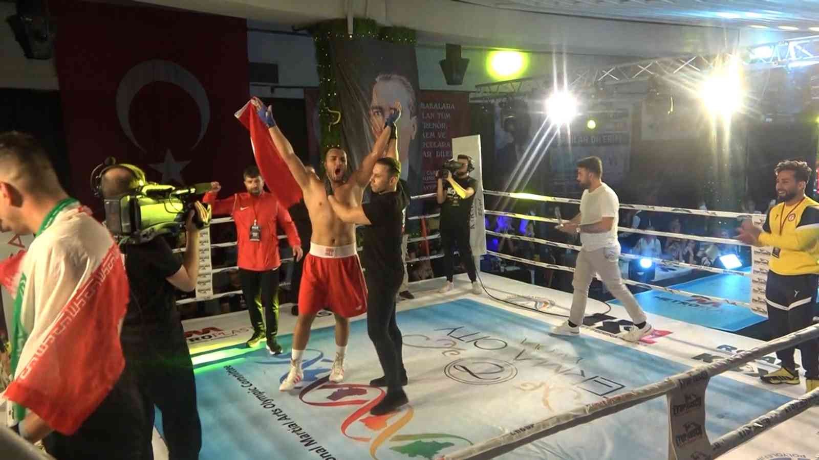 Uluslararası Dövüş Sanatları Olimpiyatları seçmelerinin boks şampiyonu Topaloğlu oldu Terma City’in ev sahipliğinde gerçekleşen Uluslararası Dövüş Sanatları Olimpiyatlar seçmeleri boks branşında 92 kilonun şampiyonu Abuzer ...