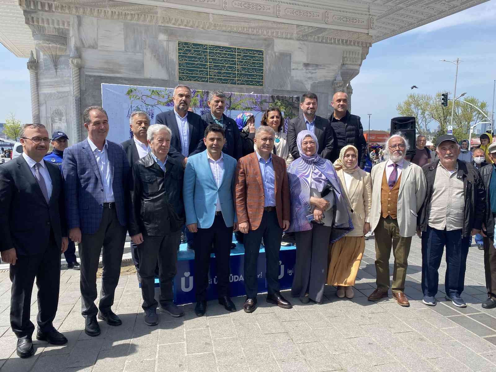 Üsküdar’da binlerce mor salkım ve erguvan vatandaşlara dağıtıldı Üsküdar’da tüm İstanbullulara adeta bahar şöleni yaşatan Geleneksel Mor Salkım ve Erguvan Dağıtım Şenliği’nin 16.’sı gerçekleştirildi. Üsküdar ...