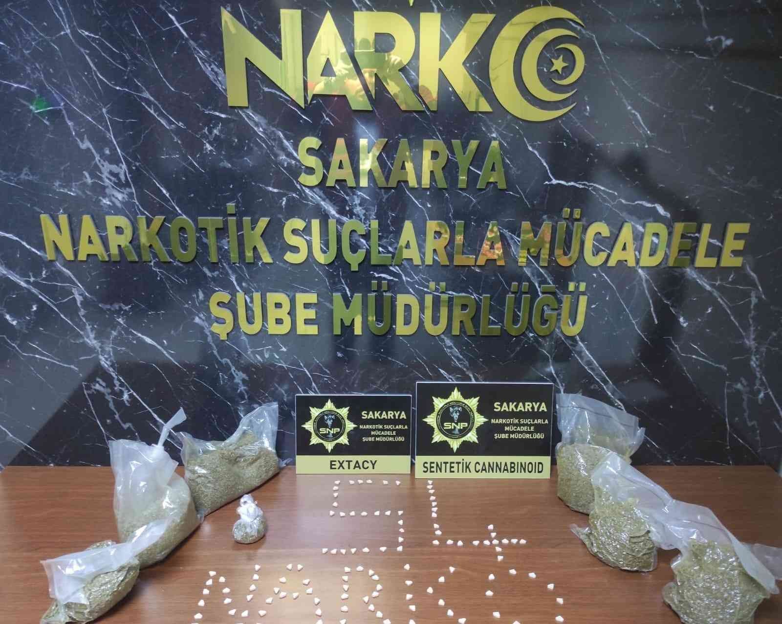 Uyuşturucu operasyonunda 6 gözaltı Sakarya’da polis ekiplerince 3 ilçede gerçekleştirilen uyuşturucu operasyonunda 2 kilo 925 gram sentetik uyuşturucu, 464,26 gram metamfetamin ...