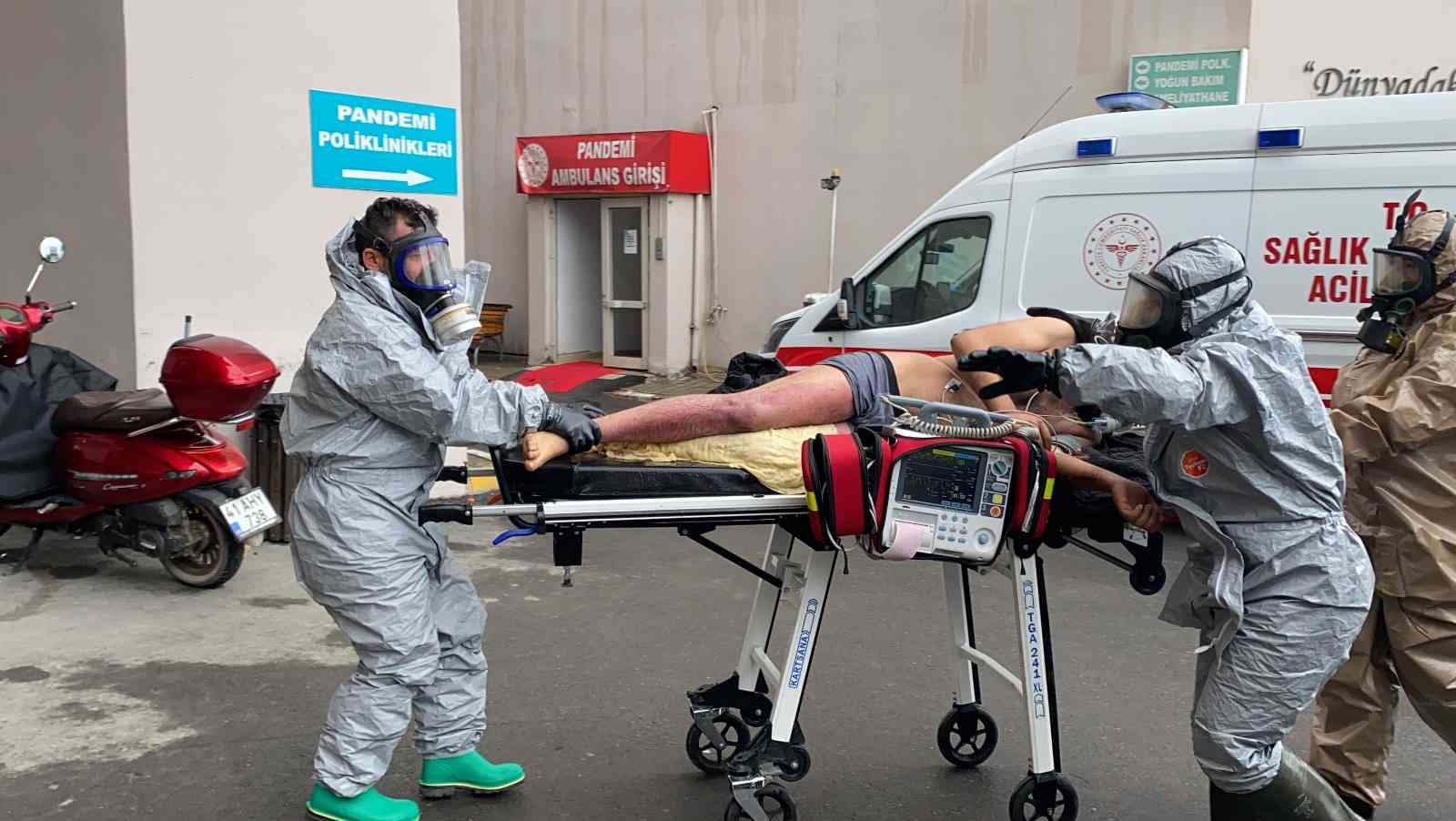 Üzerine kimyasal madde dökülen şahıs ağır yaralandı Kocaeli’nin Dilovası ilçesinde bulunan kimyasal madde depolama tesisinde çalışan işçi, üzerine fenol maddesi dökülmesiyle birlikte ağır yaralandı ...