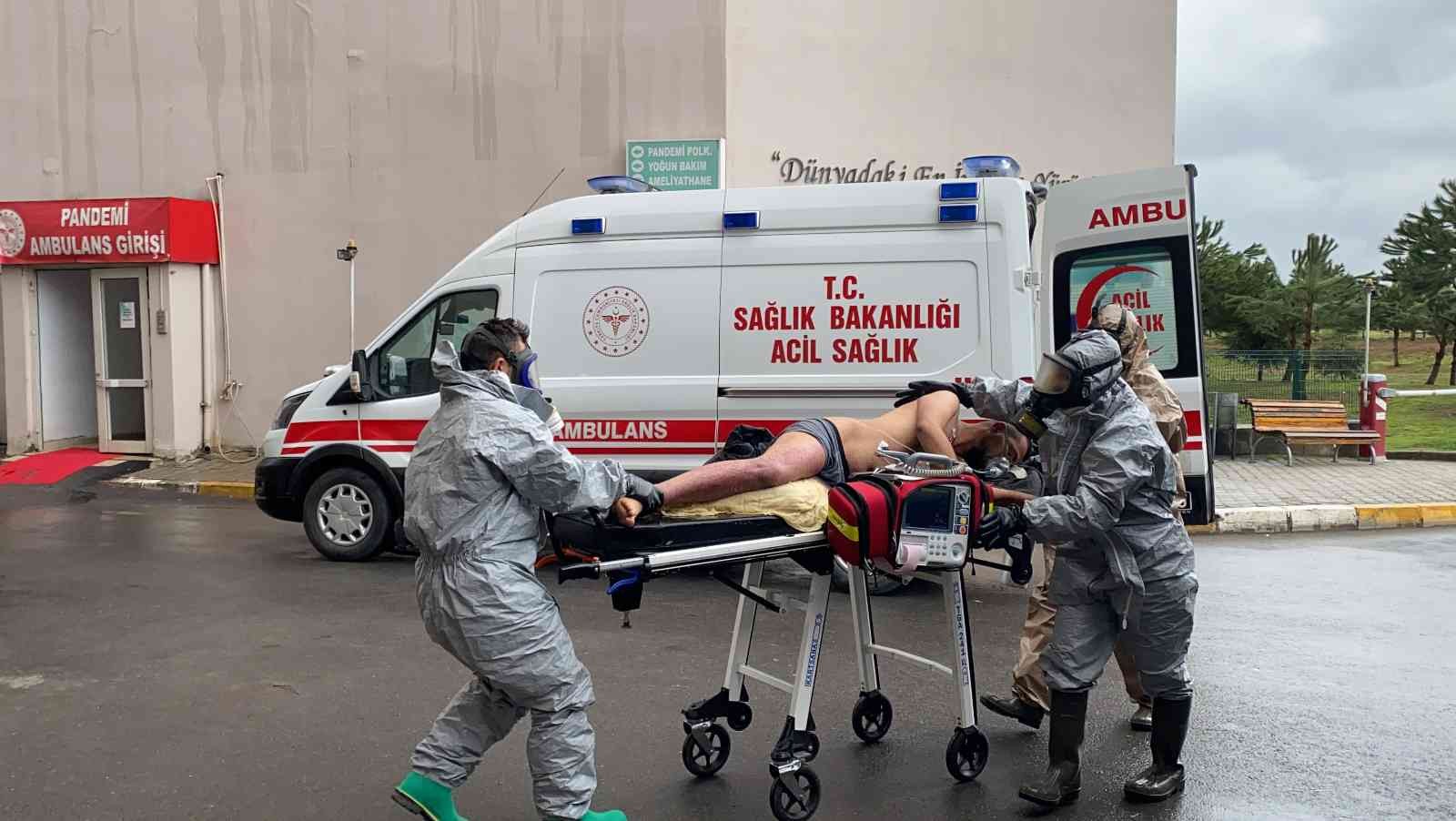 Üzerine kimyasal madde dökülen şahıs ağır yaralandı Kocaeli’nin Dilovası ilçesinde bulunan kimyasal madde depolama tesisinde çalışan işçi, üzerine fenol maddesi dökülmesiyle birlikte ağır yaralandı ...