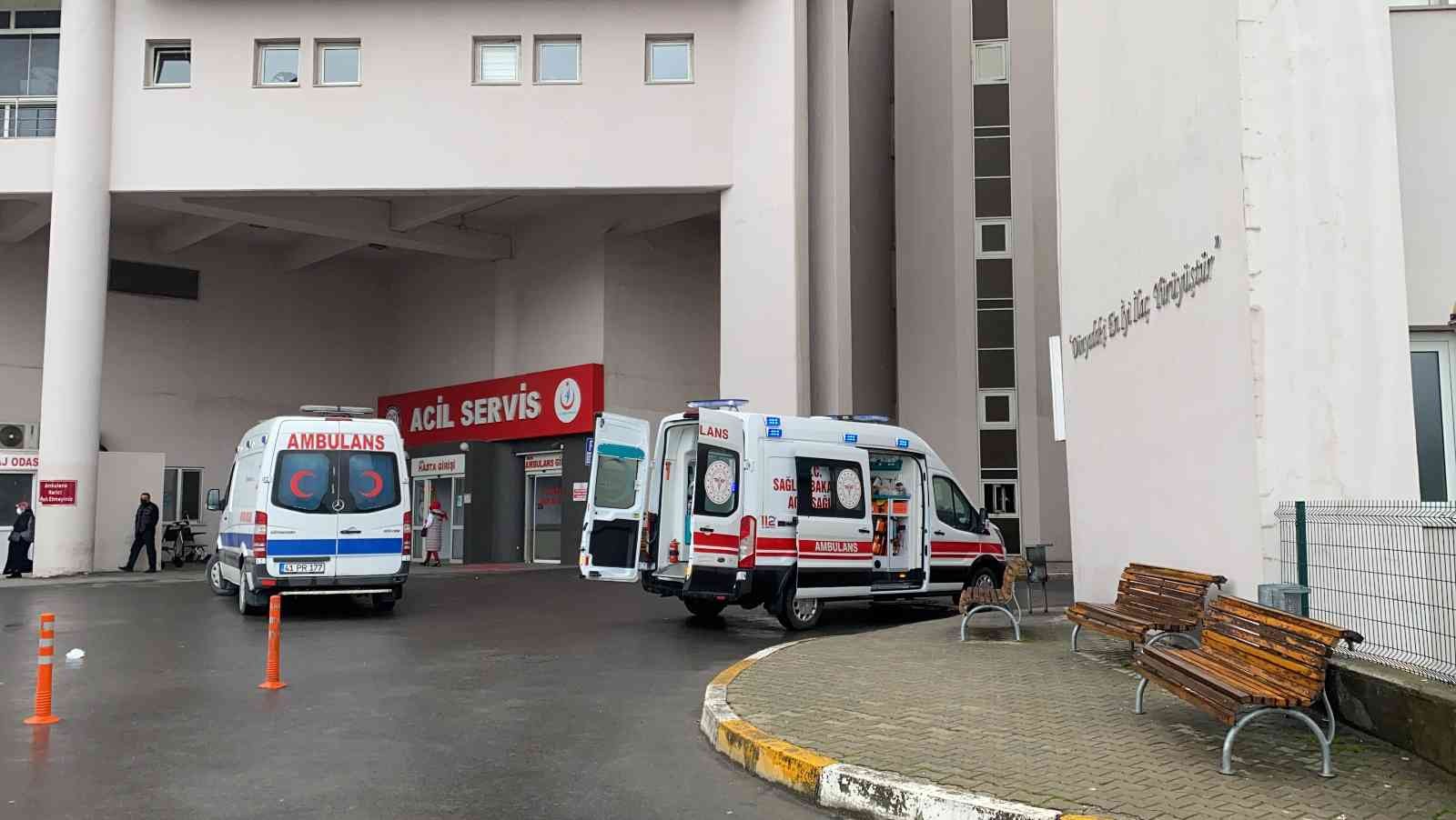 Üzerine kimyasal madde dökülen şahıs ağır yaralandı Kocaeli’nin Dilovası ilçesinde bulunan kimyasal madde depolama tesisinde çalışan işçi, üzerine fenol maddesi dökülmesiyle birlikte ağır yaralandı ...