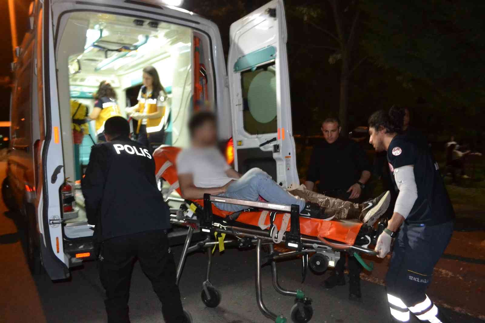 16 yaşındaki genç, arkadaşı tarafından bıçaklandı Tekirdağ’da tartıştığı arkadaşının bıçaklı saldırısına uğrayan genç bacağından yaralandı. Olay, Çorlu ilçesine bağlı Şeyh Sinan Mahallesi’nde ...