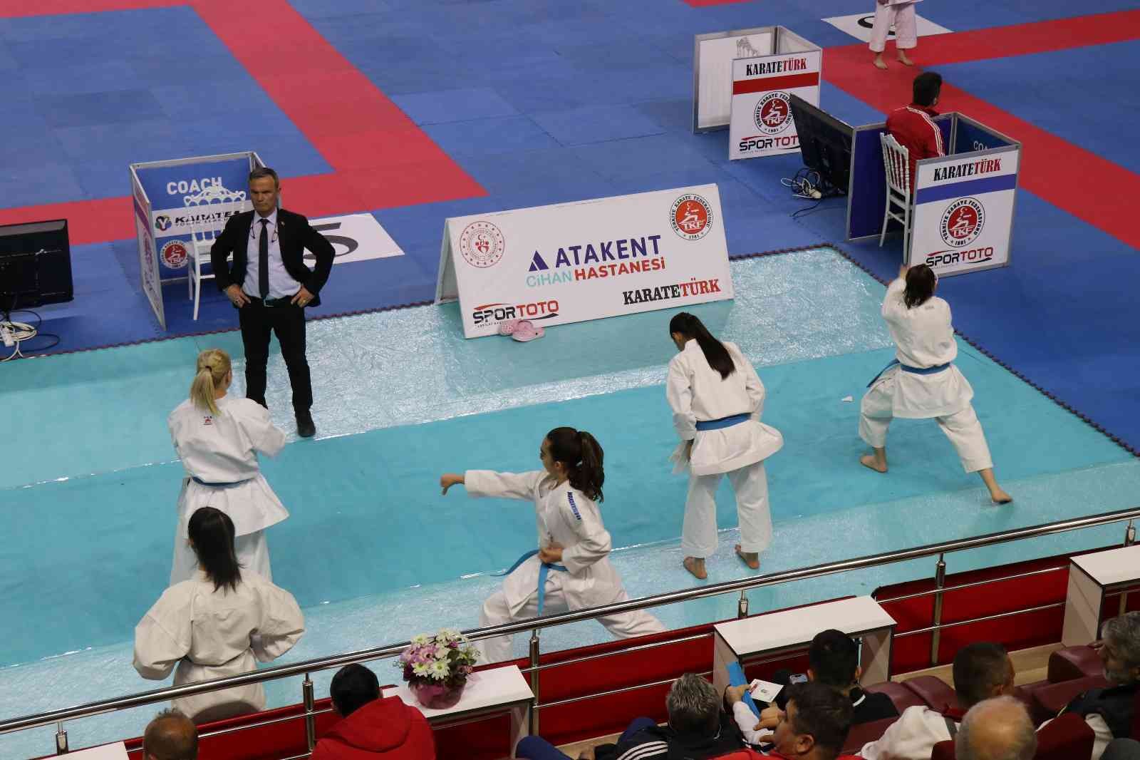 Türkiye Karate Federasyonu tarafından Sakarya’da düzenlenen Türkiye Ümit, Genç ve 21 Yaş Altı Karate Şampiyonası ve milli takım seçmeleri ...