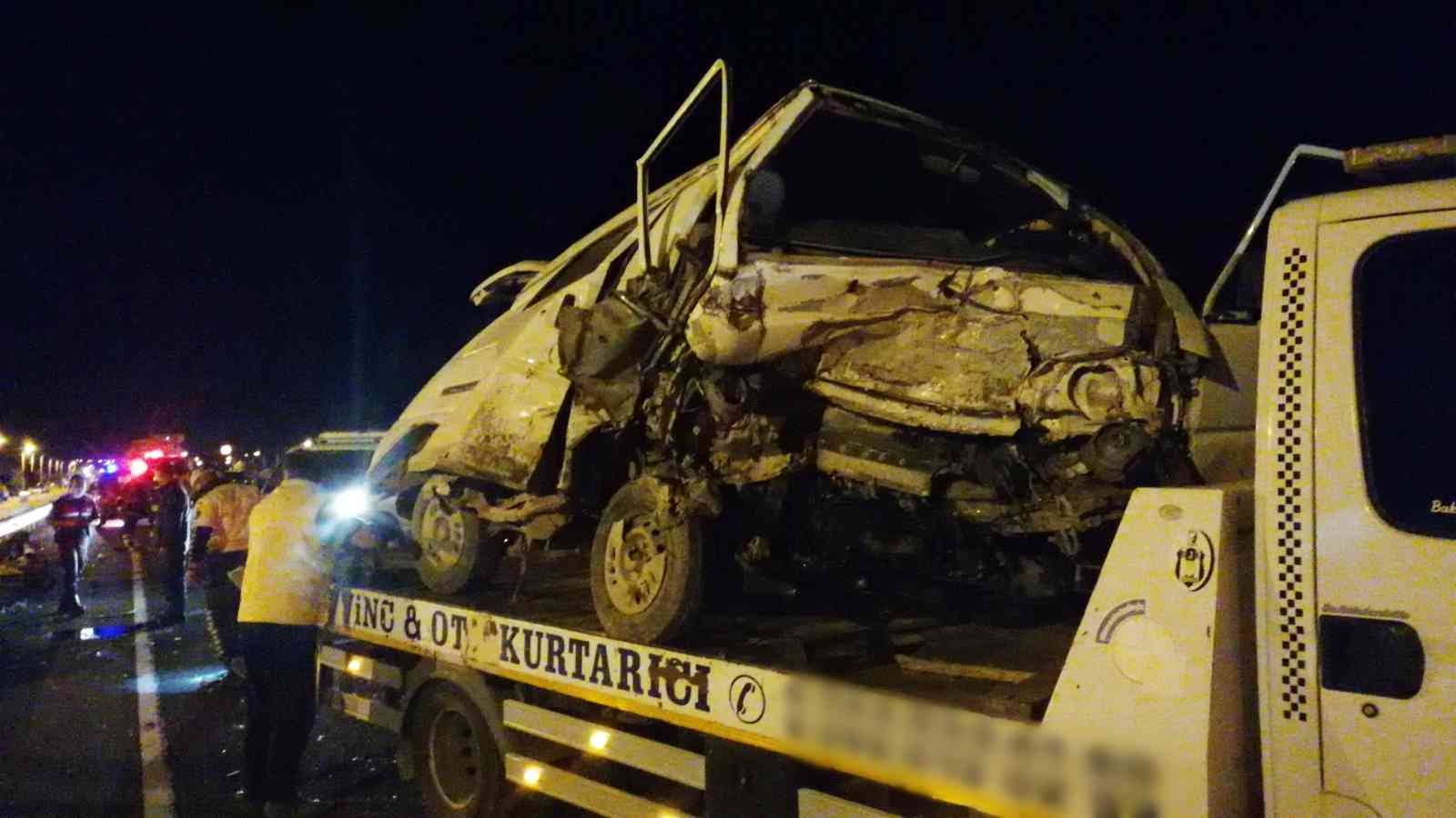 Tekirdağ’da 3 araçlı zincirleme trafik kazasında minibüs hurda yığınına döndü. Kazada 1’i ağır 5 kişi yaralandı. Kaza, Tekirdağ - İstanbul yolu ...