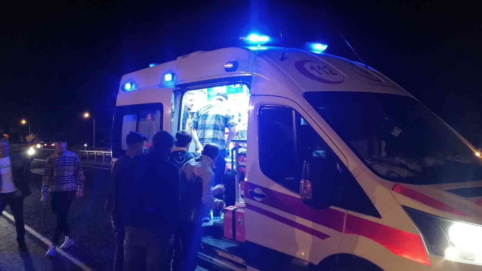 Tekirdağ’da 3 araçlı zincirleme trafik kazasında minibüs hurda yığınına döndü. Kazada 1’i ağır 5 kişi yaralandı. Kaza, Tekirdağ - İstanbul yolu ...