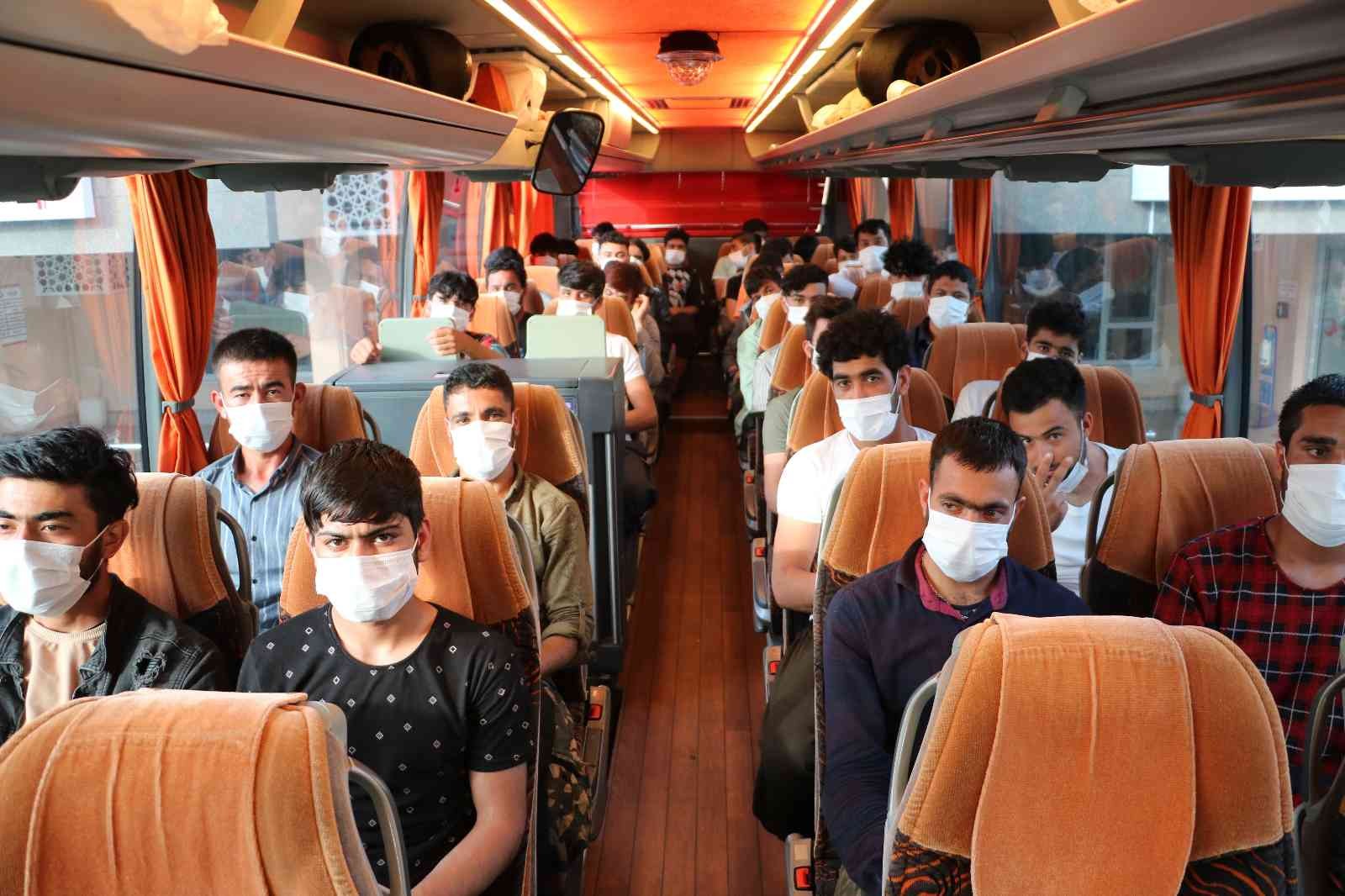 31 bin 30 düzensiz göçmen sınır dışı edildi Türkiye’de bu yıl yakalanarak ülkesine gönderilen düzensiz göçmen sayısı 31 bin 30’a ulaştı. Ülkesine gönderilen düzensiz göçmen sayısının geçen ...