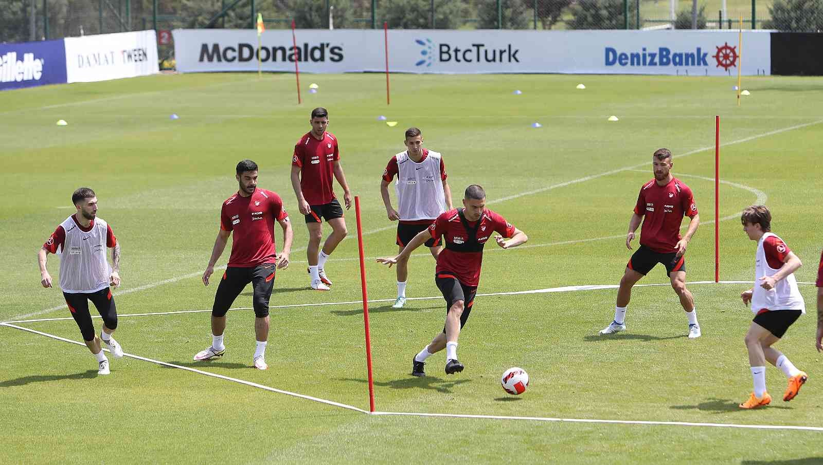 A Milli Takım, Faroe Adaları maçının hazırlıklarına başladı A Milli Futbol Takımı, UEFA Uluslar Ligi C Ligi 1. Grup’taki ilk maçında 4 Haziran’da Faroe Adaları ile oynayacağı karşılaşmanın hazırlıklarına ...