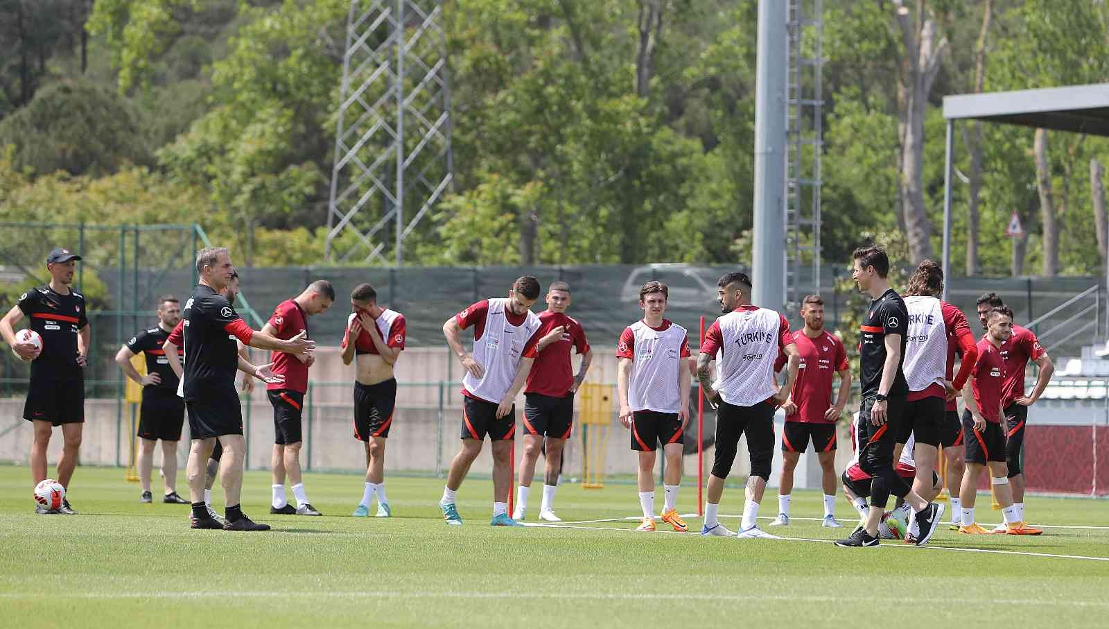 A Milli Takım, Faroe Adaları maçının hazırlıklarına başladı A Milli Futbol Takımı, UEFA Uluslar Ligi C Ligi 1. Grup’taki ilk maçında 4 Haziran’da Faroe Adaları ile oynayacağı karşılaşmanın hazırlıklarına ...