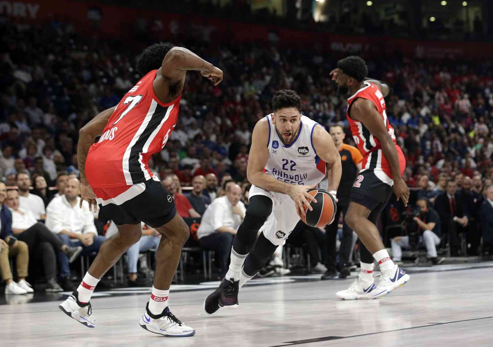 Sırbistan’ın başkenti Belgrad’da düzenlenen THY Euroleague Final Four’da Anadolu Efes, Yunan ekibi Olympiakos’u 77-74’lük skorla mağlup ederek ...