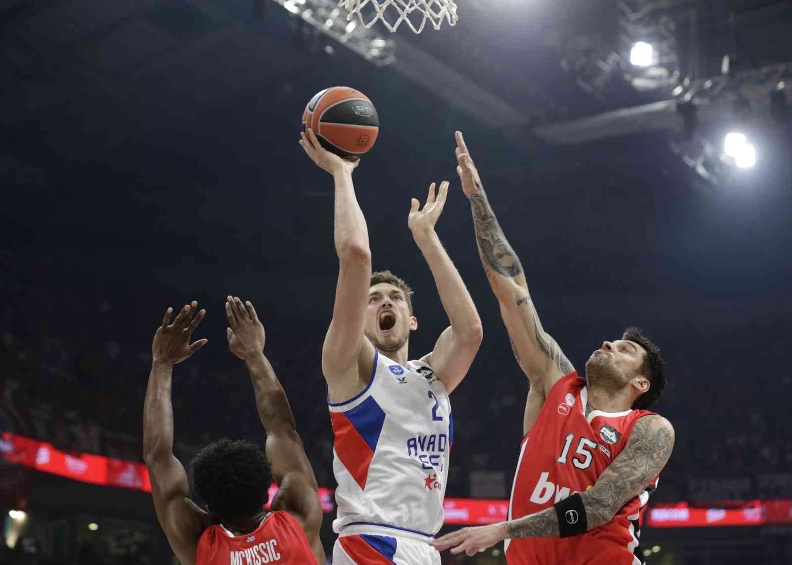 Sırbistan’ın başkenti Belgrad’da düzenlenen THY Euroleague Final Four’da Anadolu Efes, Yunan ekibi Olympiakos’u 77-74’lük skorla mağlup ederek ...