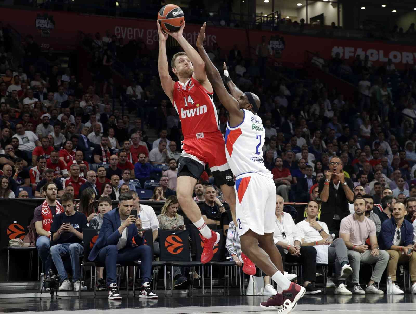 Sırbistan’ın başkenti Belgrad’da düzenlenen THY Euroleague Final Four’da Anadolu Efes, Yunan ekibi Olympiakos’u 77-74’lük skorla mağlup ederek ...
