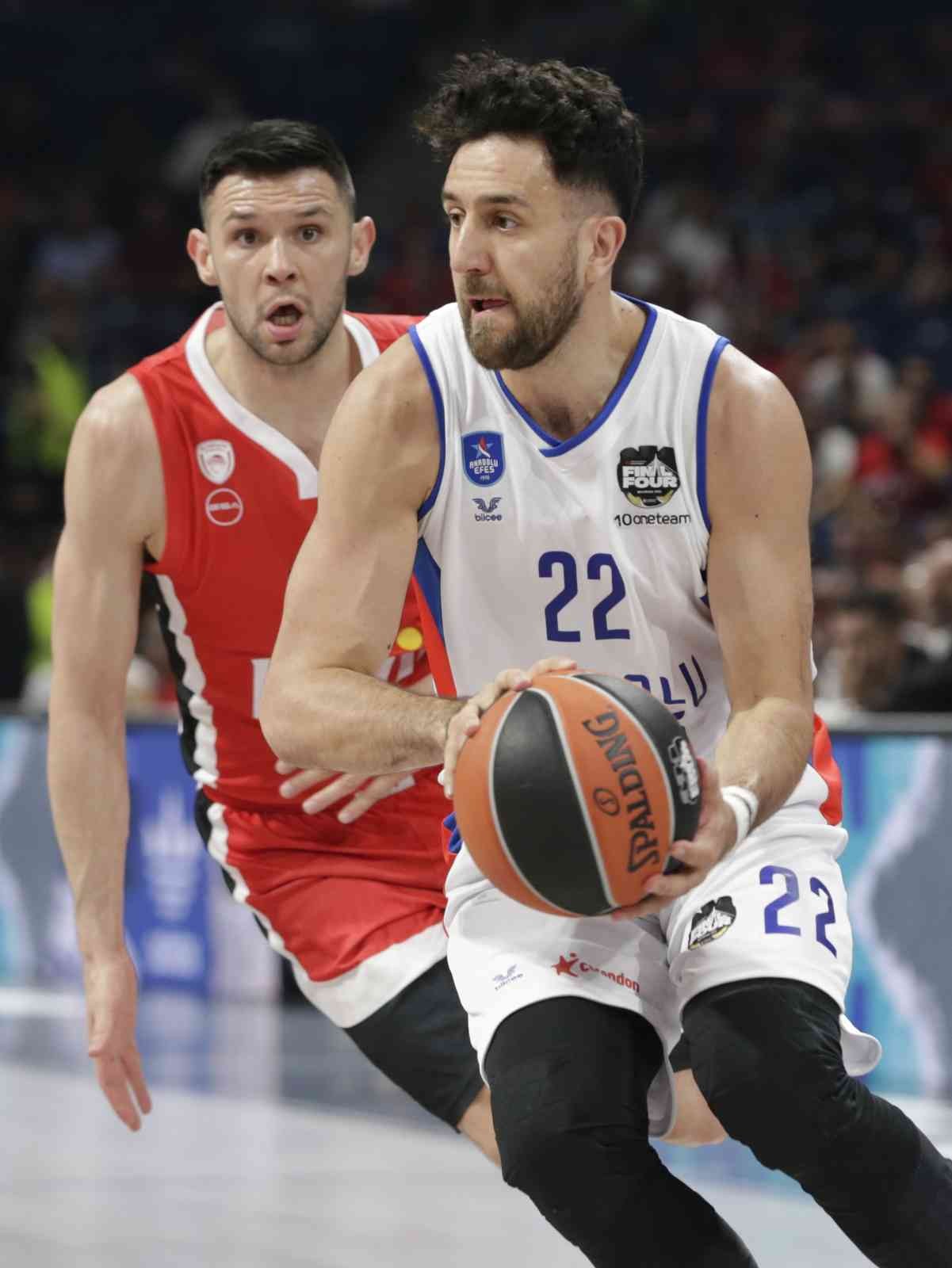 Sırbistan’ın başkenti Belgrad’da düzenlenen THY Euroleague Final Four’da Anadolu Efes, Yunan ekibi Olympiakos’u 77-74’lük skorla mağlup ederek ...